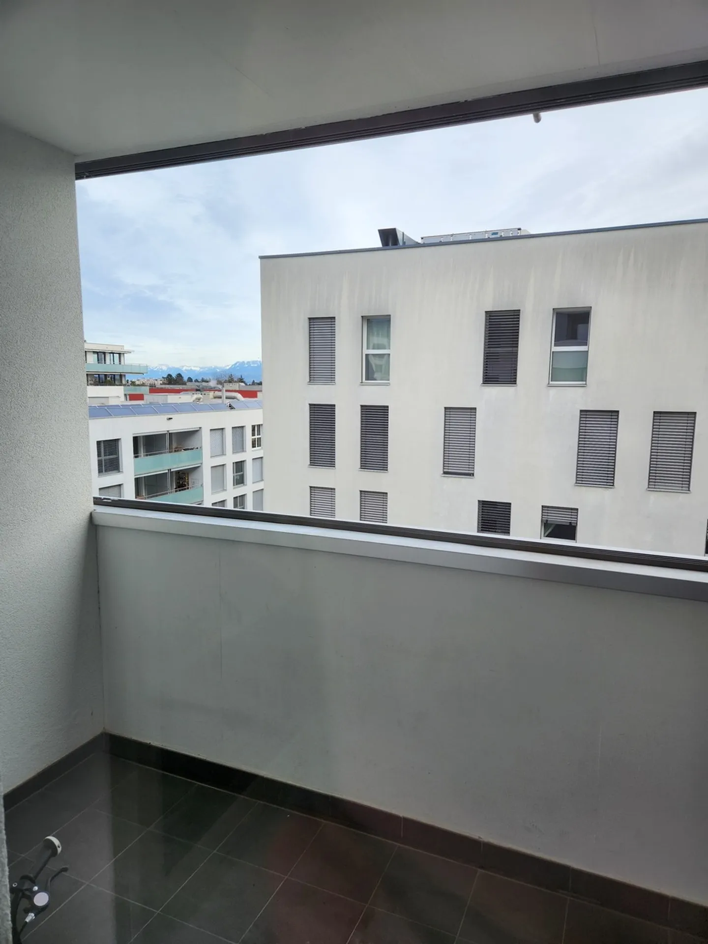 Stunning 4.5 rooms on the 5th floor - Photo 12 of 13