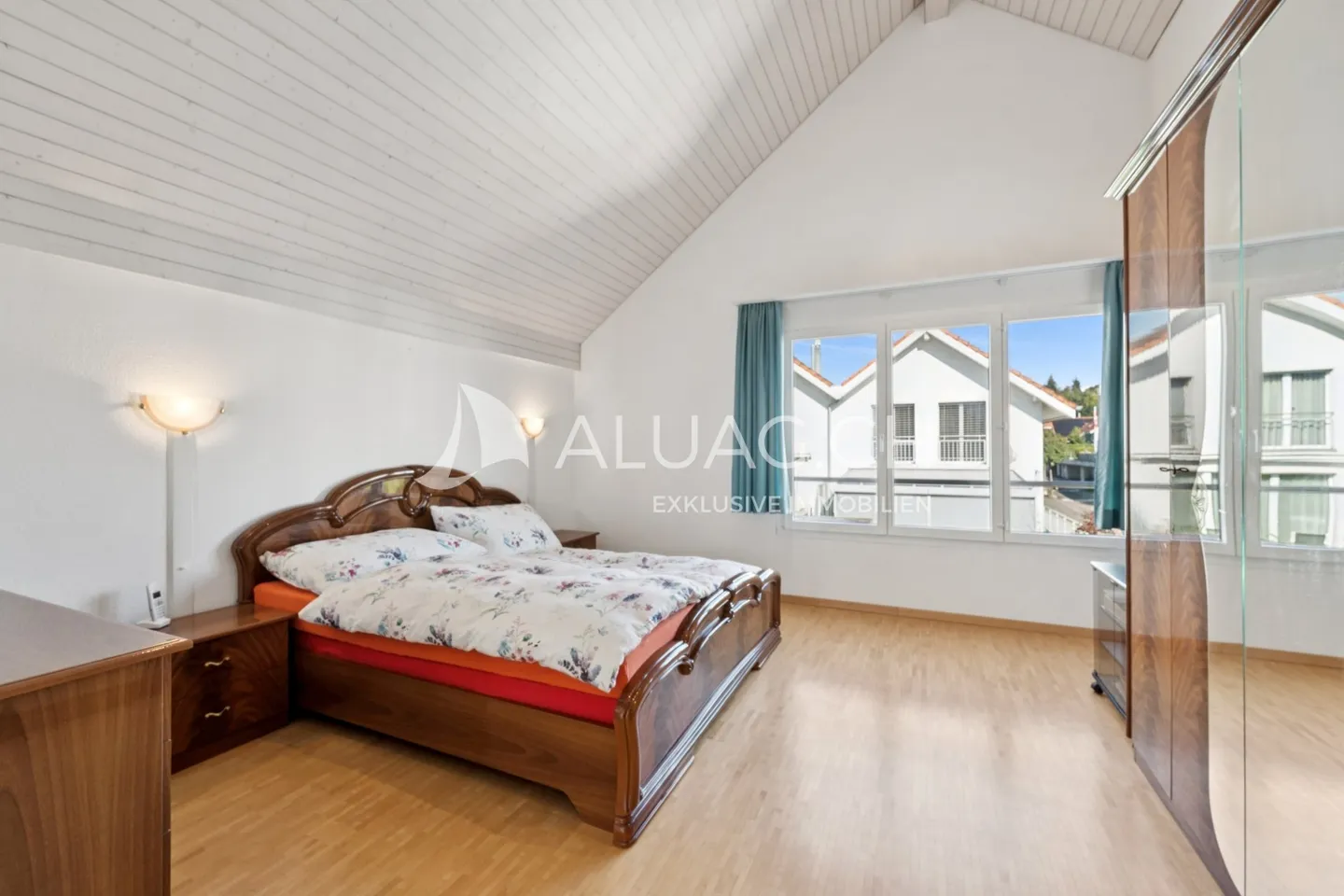 End Row House with Terrace and Garden - Photo 7 of 11