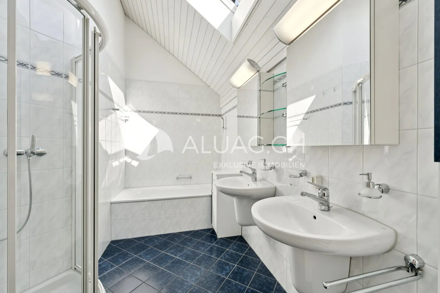 End Row House with Terrace and Garden - Photo 9 of 11