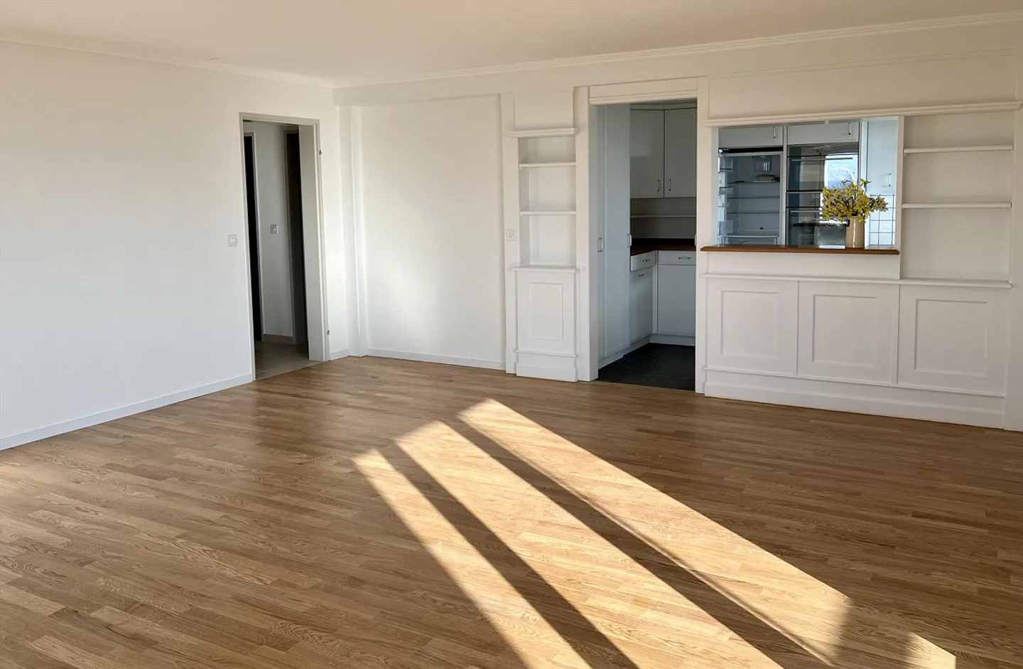 Helle Wohnung mit traumhaftem Ausblick - Foto 3 von 12