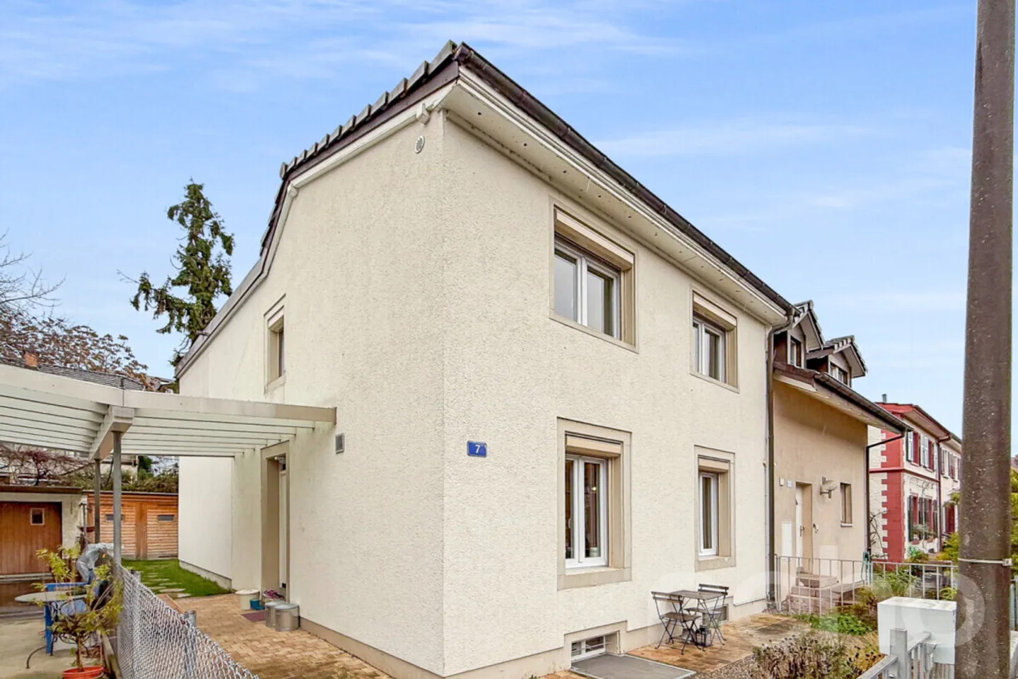 Casa a schiera ristrutturata con stile e ampliamento moderno - Foto 2 di 12