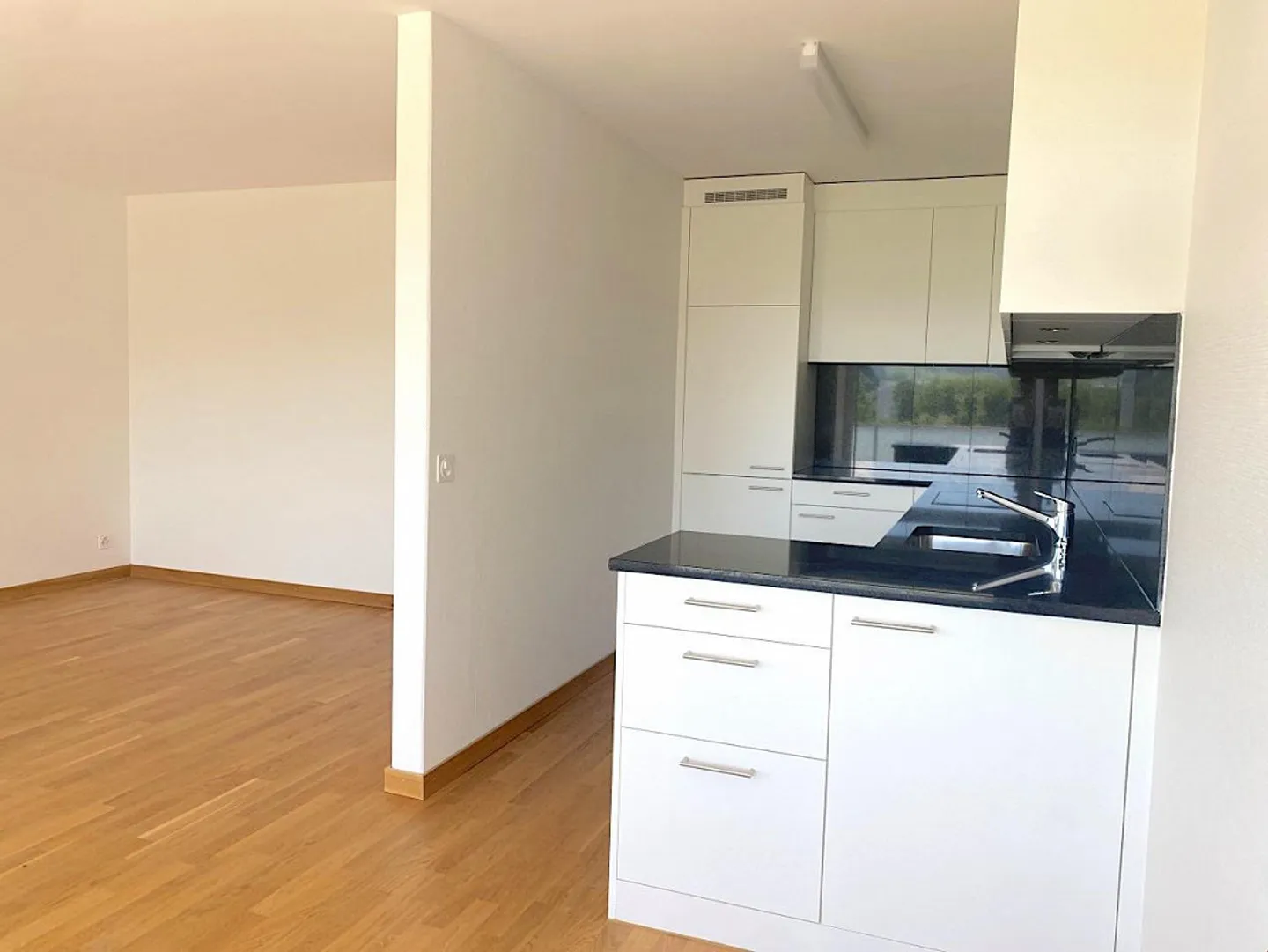 Appartement 2.5 pièces avec grand balcon et belle vue - Photo 3 sur 10