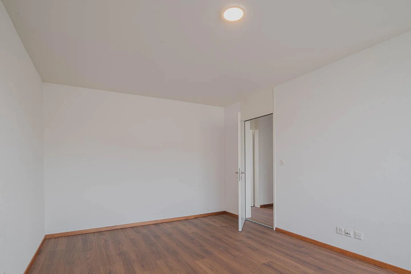 Spazioso appartamento attico di 5.5 locali nel cuore di Kloten - Foto 9 di 9