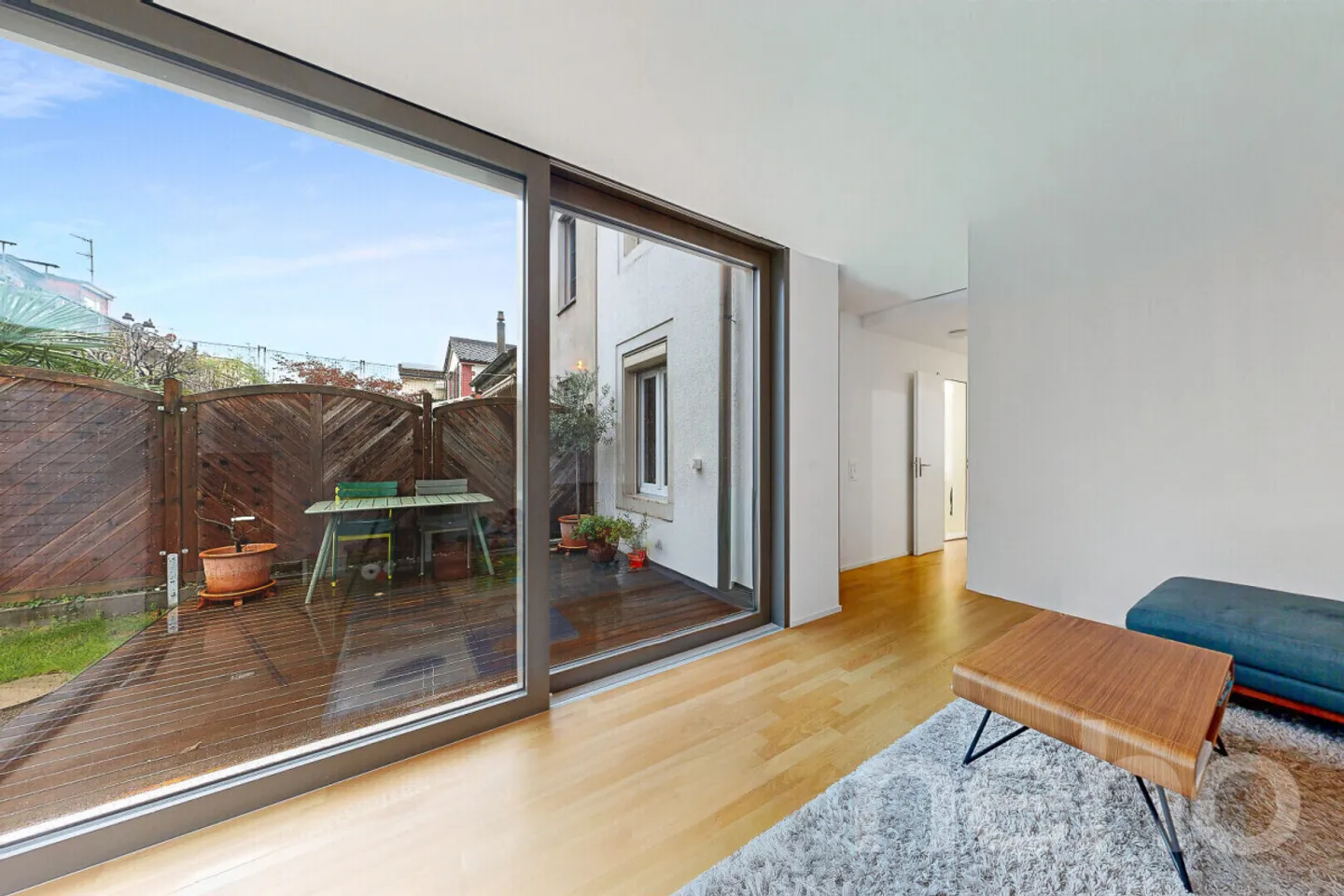 Casa a schiera ristrutturata con stile e ampliamento moderno - Foto 5 di 12