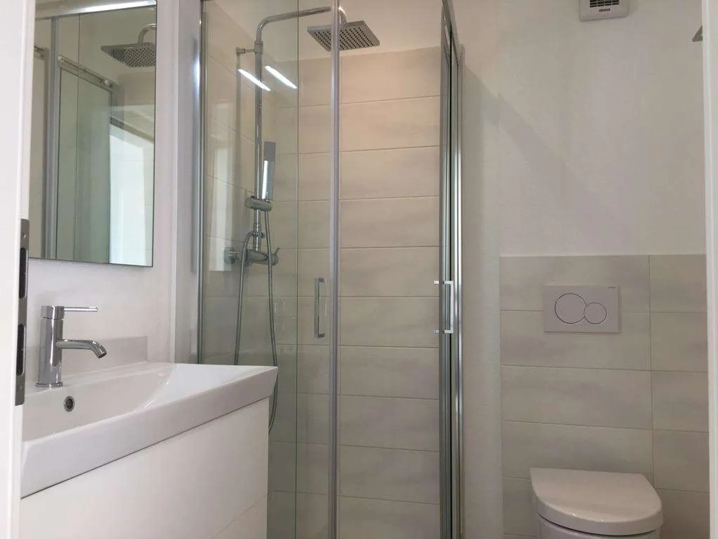 Wunderschöne und neue Minergie-Eigentumswohnung 3.5 mit Garten in Giubiasco zur Miete - Photo 3 sur 4