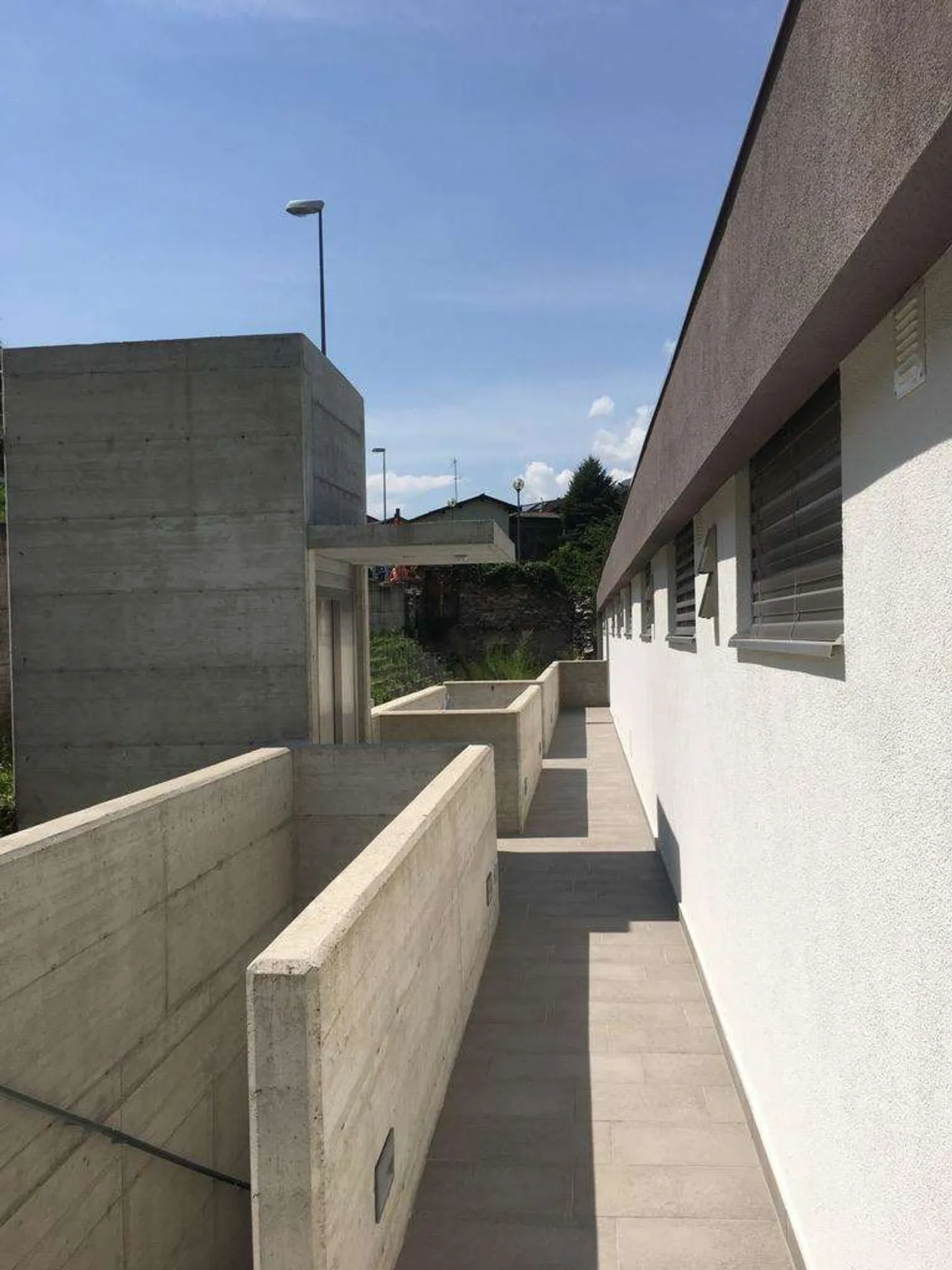 Wunderschöne und neue Minergie-Eigentumswohnung 3.5 mit Garten in Giubiasco zur Miete - Photo 4 sur 4