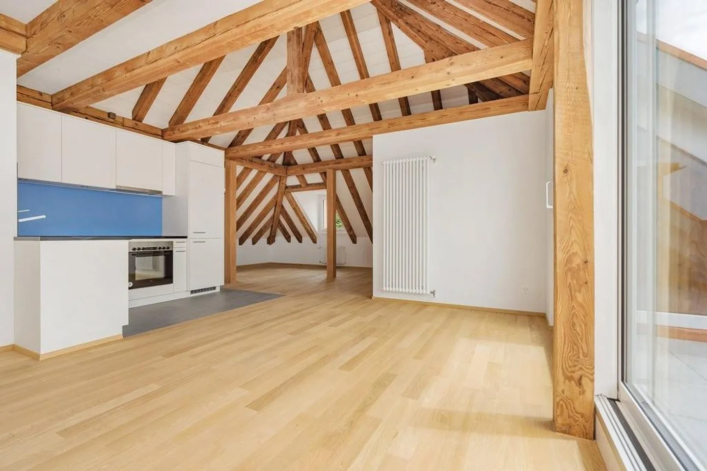 Charmante appartement sous les toits de 2,5 pièces - Photo 3 sur 12