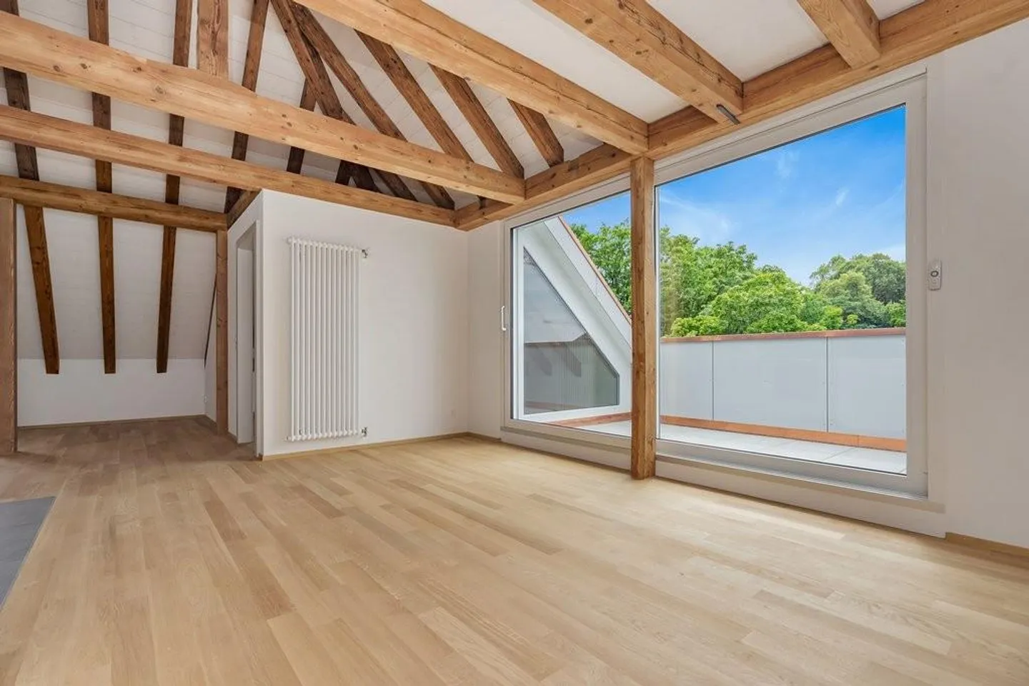 Charmante appartement sous les toits de 2,5 pièces - Photo 4 sur 12