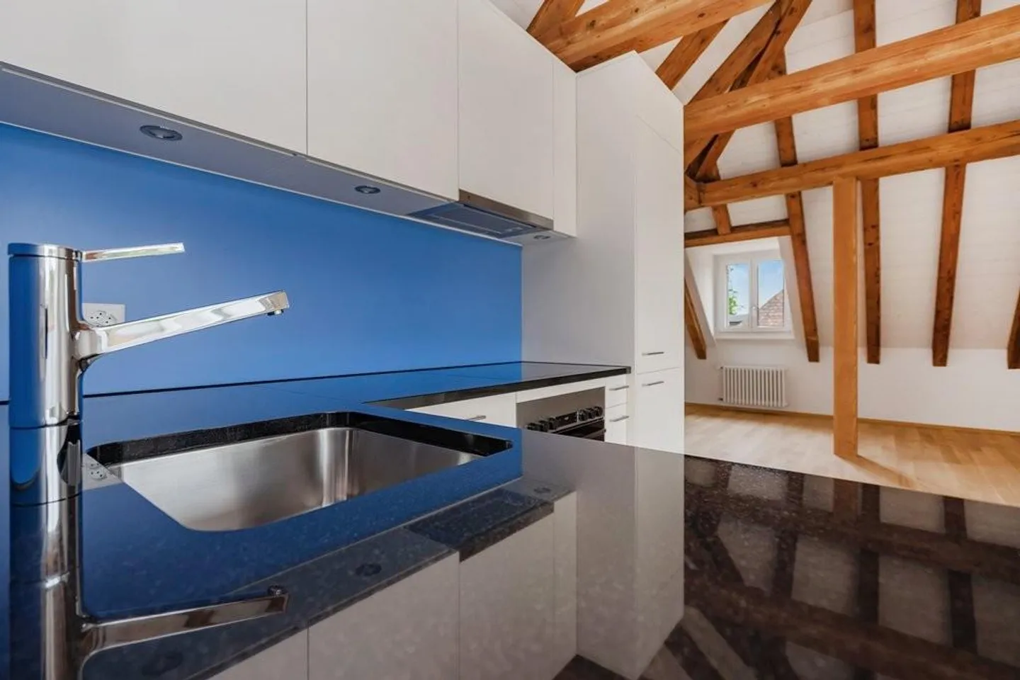 Charmante appartement sous les toits de 2,5 pièces - Photo 5 sur 12