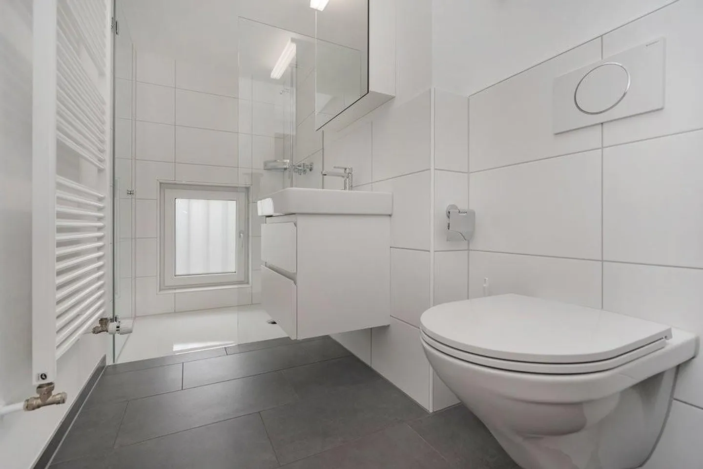 Charmante appartement sous les toits de 2,5 pièces - Photo 9 sur 12