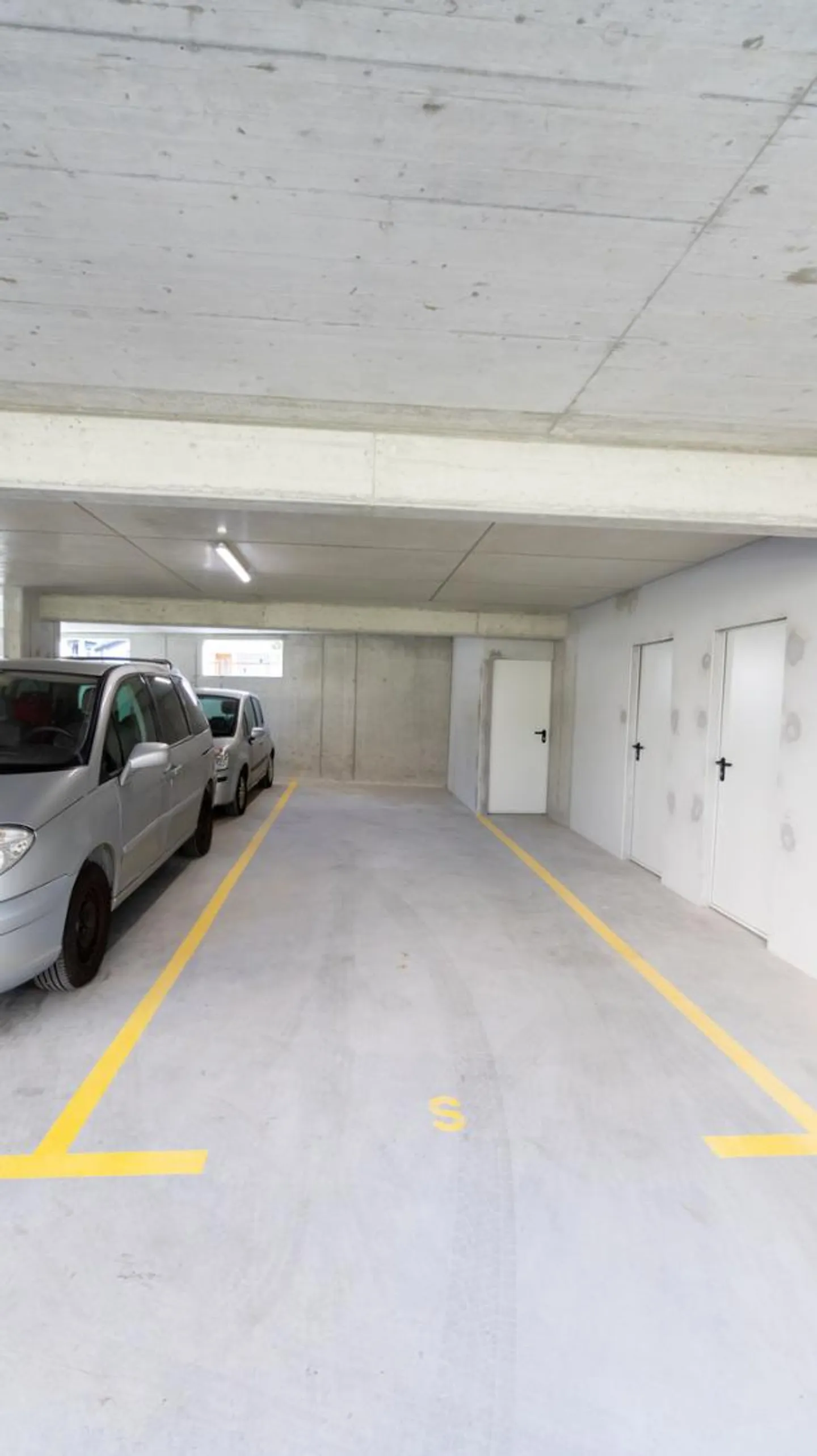 Offener Parkplatz - Foto 2 von 3