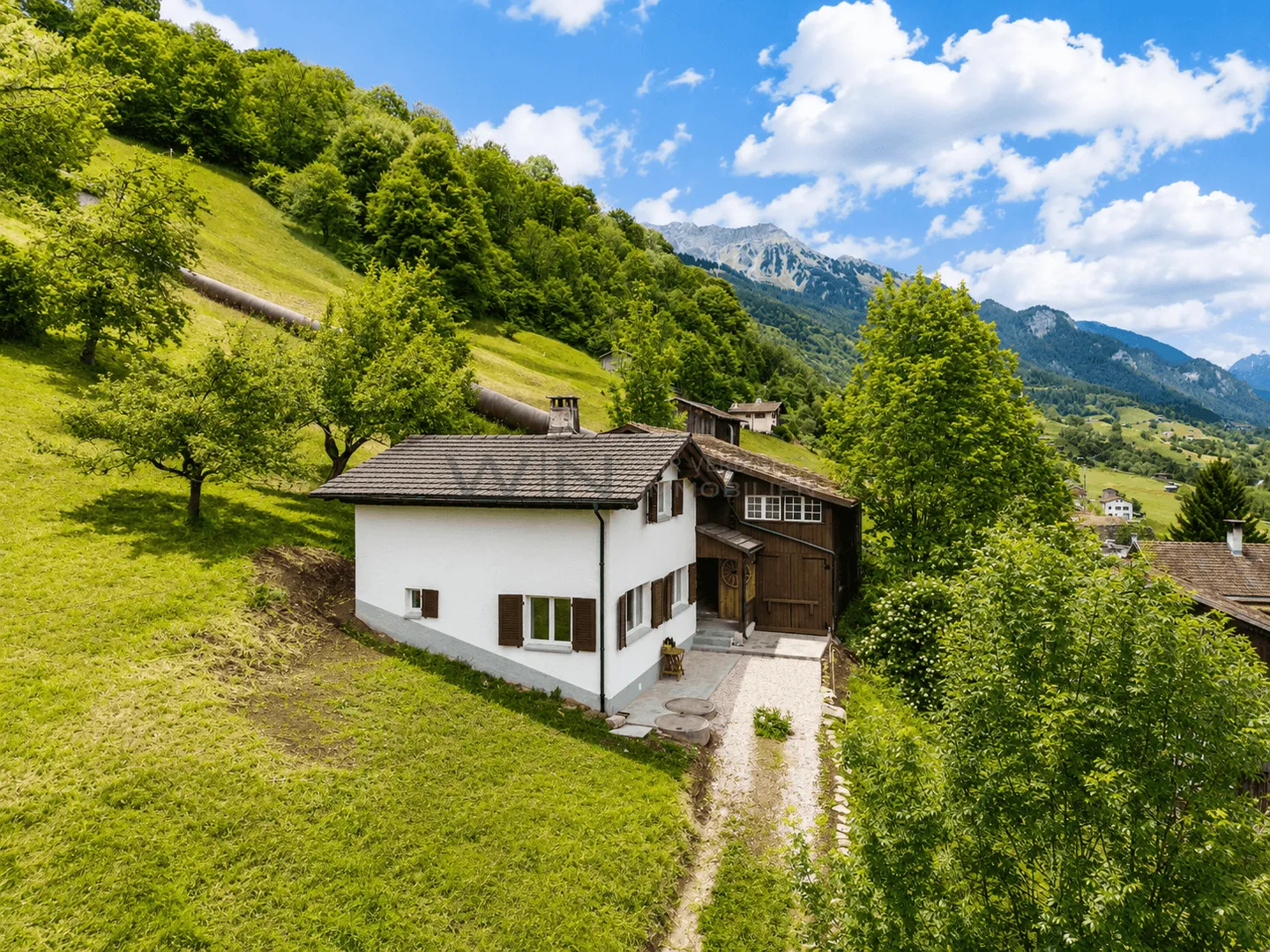 Alpine-Chic - Into the Wild - Photo 10 of 12
