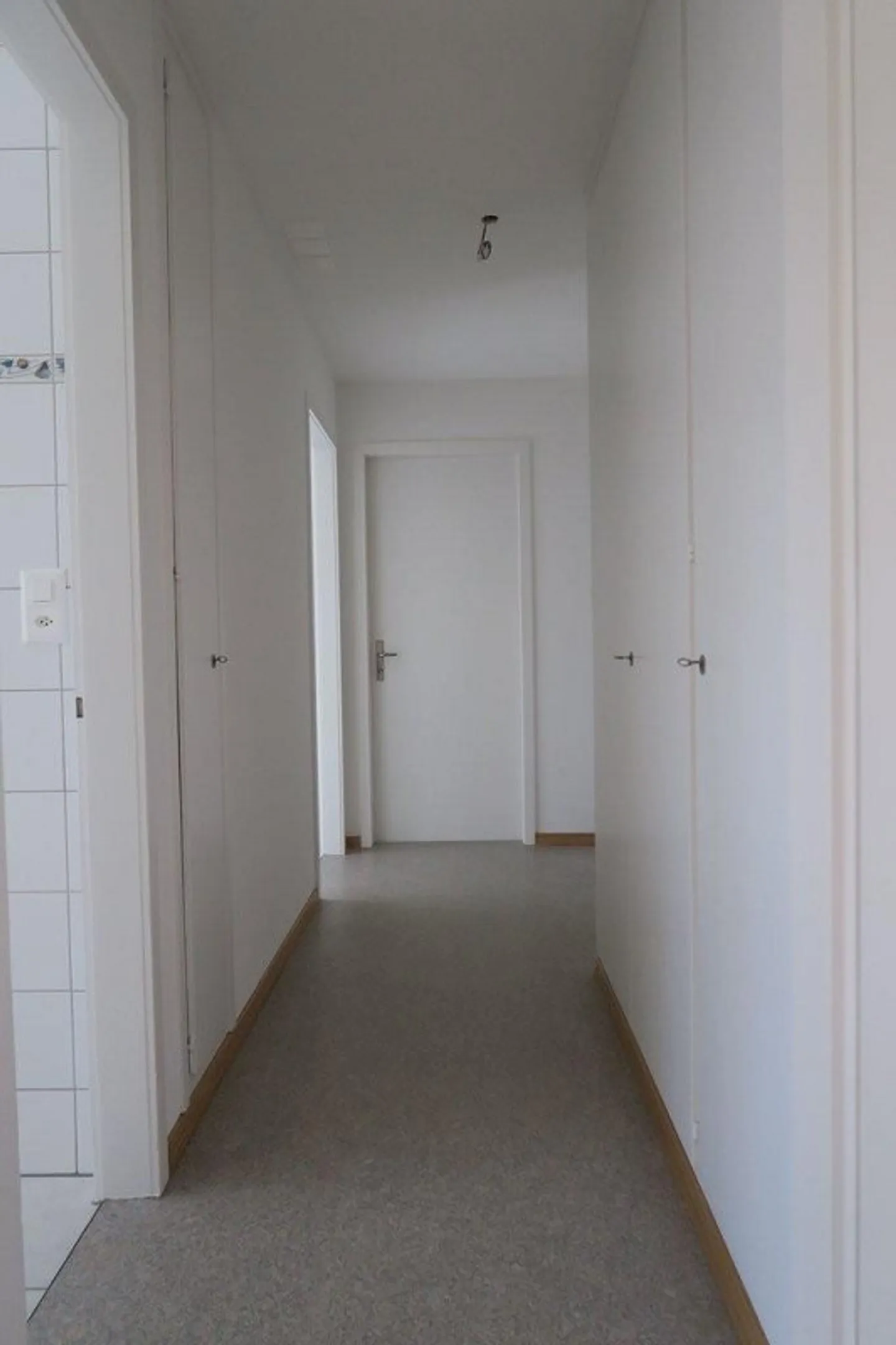 Renovated apartment with green views - Photo 7 of 10