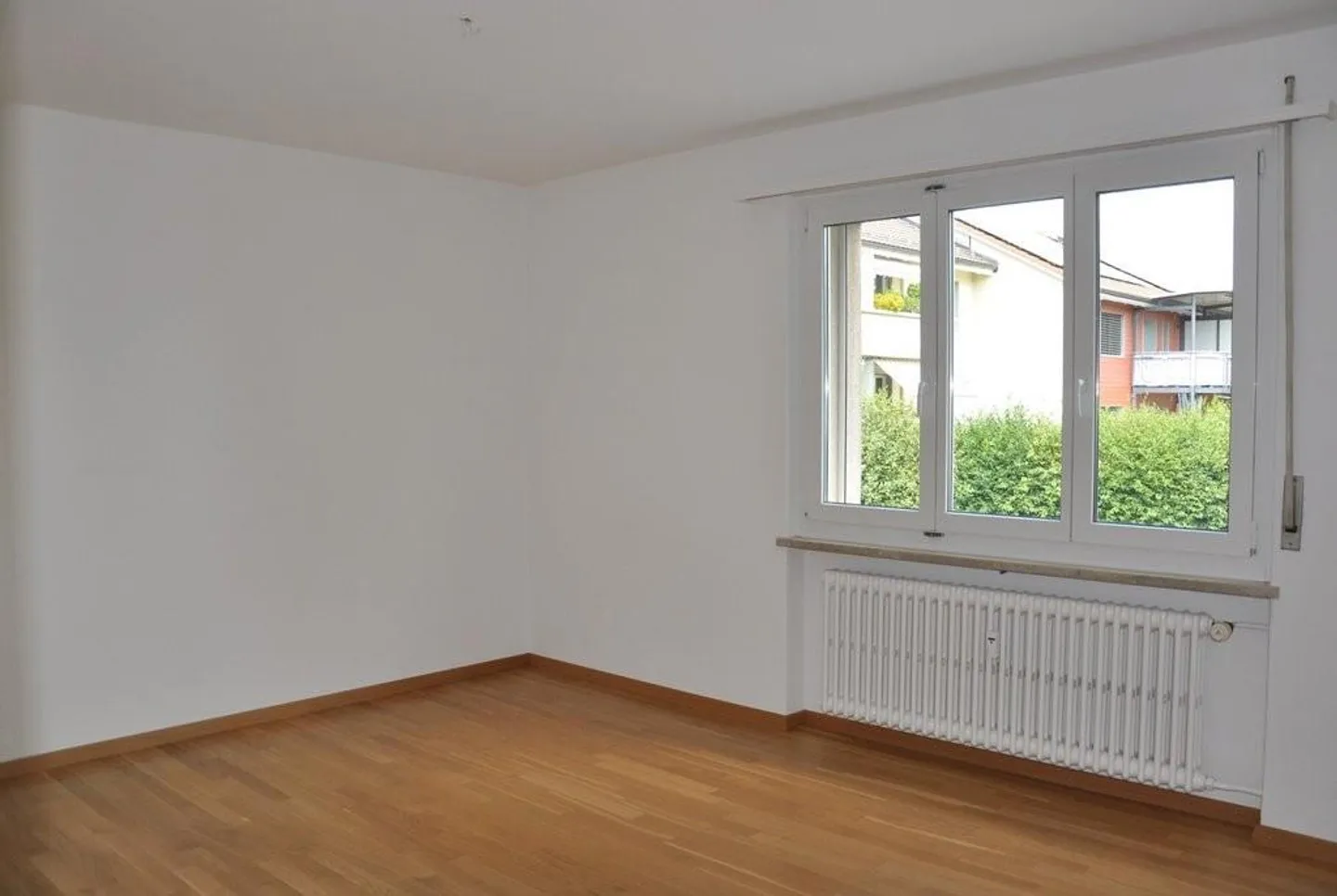 Renovated apartment with green views - Photo 9 of 10
