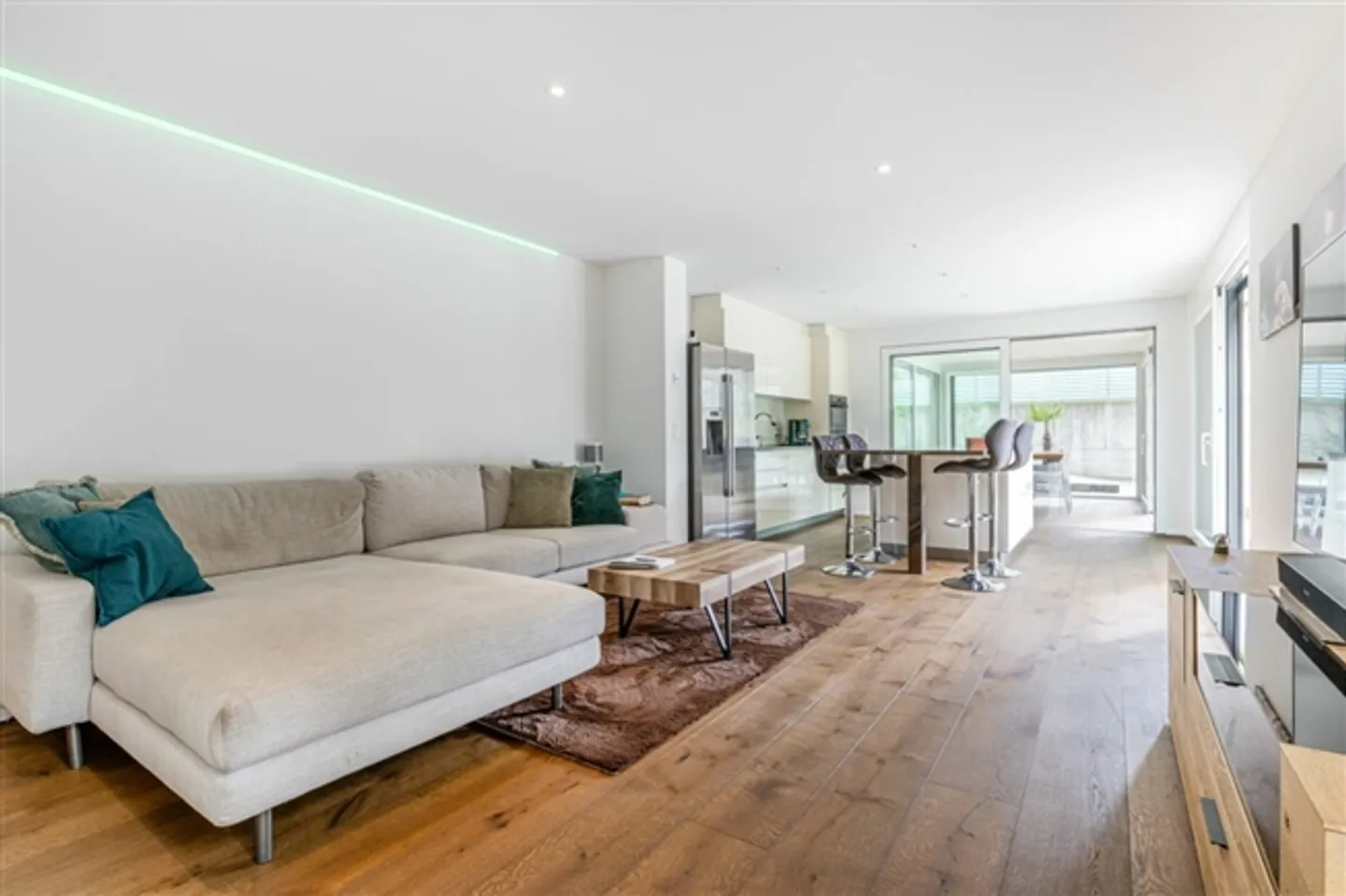 Condominium moderne de 4,5 pièces avec grand espace extérieur et jardin d'hiver - Photo 2 sur 14