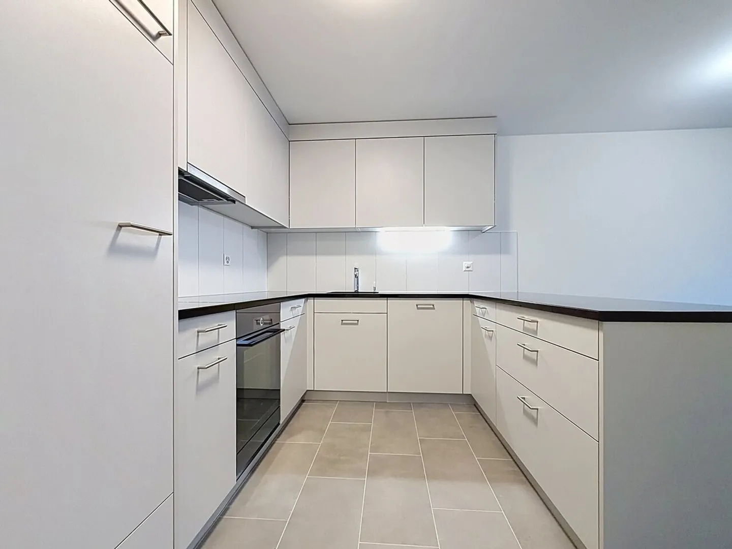 Charmante 2½-Zimmer-Wohnung komplett renoviert! - Foto 3 von 8