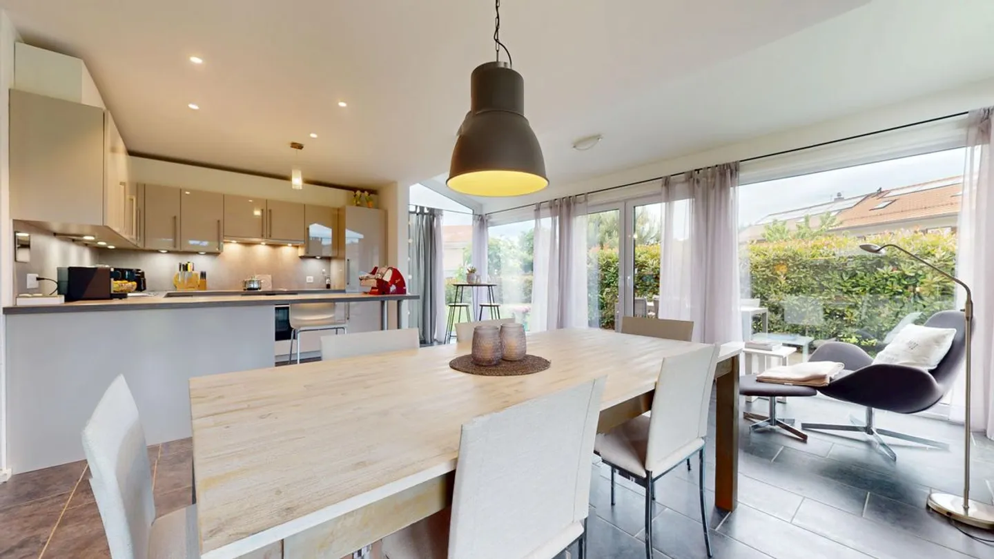 Villa familiale avec jardin bordé d'arbres ! - Photo 6 sur 13