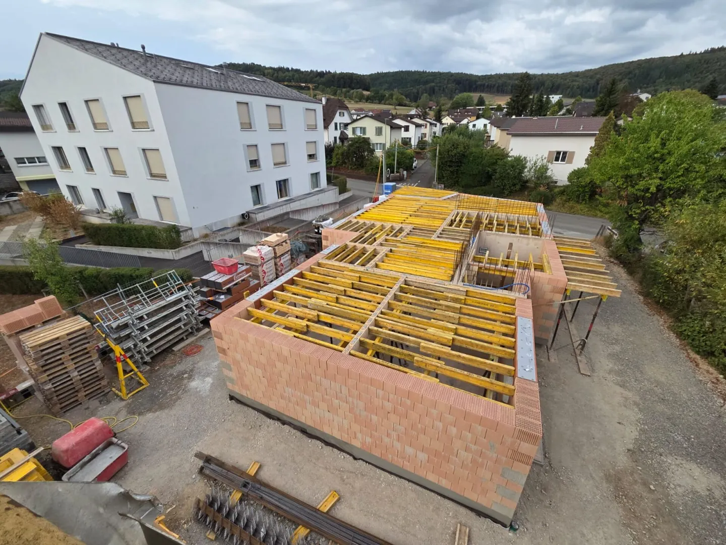 Appartamento 4.5 stanze con sala hobby e carport - Foto 5 di 7