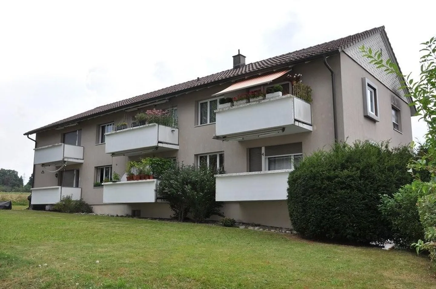 Renovated apartment with green views - Photo 1 of 10