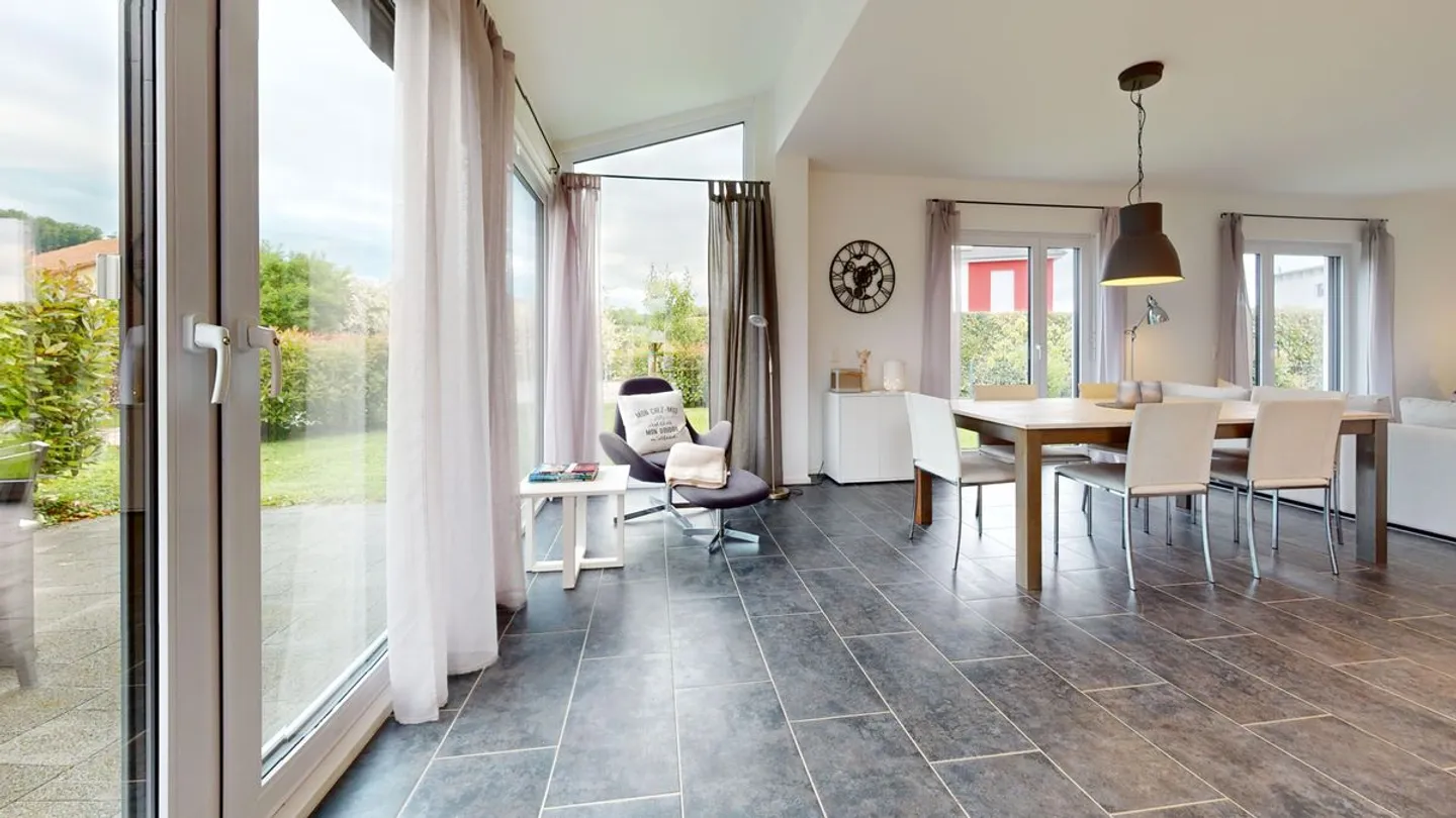 Villa familiale avec jardin bordé d'arbres ! - Photo 8 sur 13