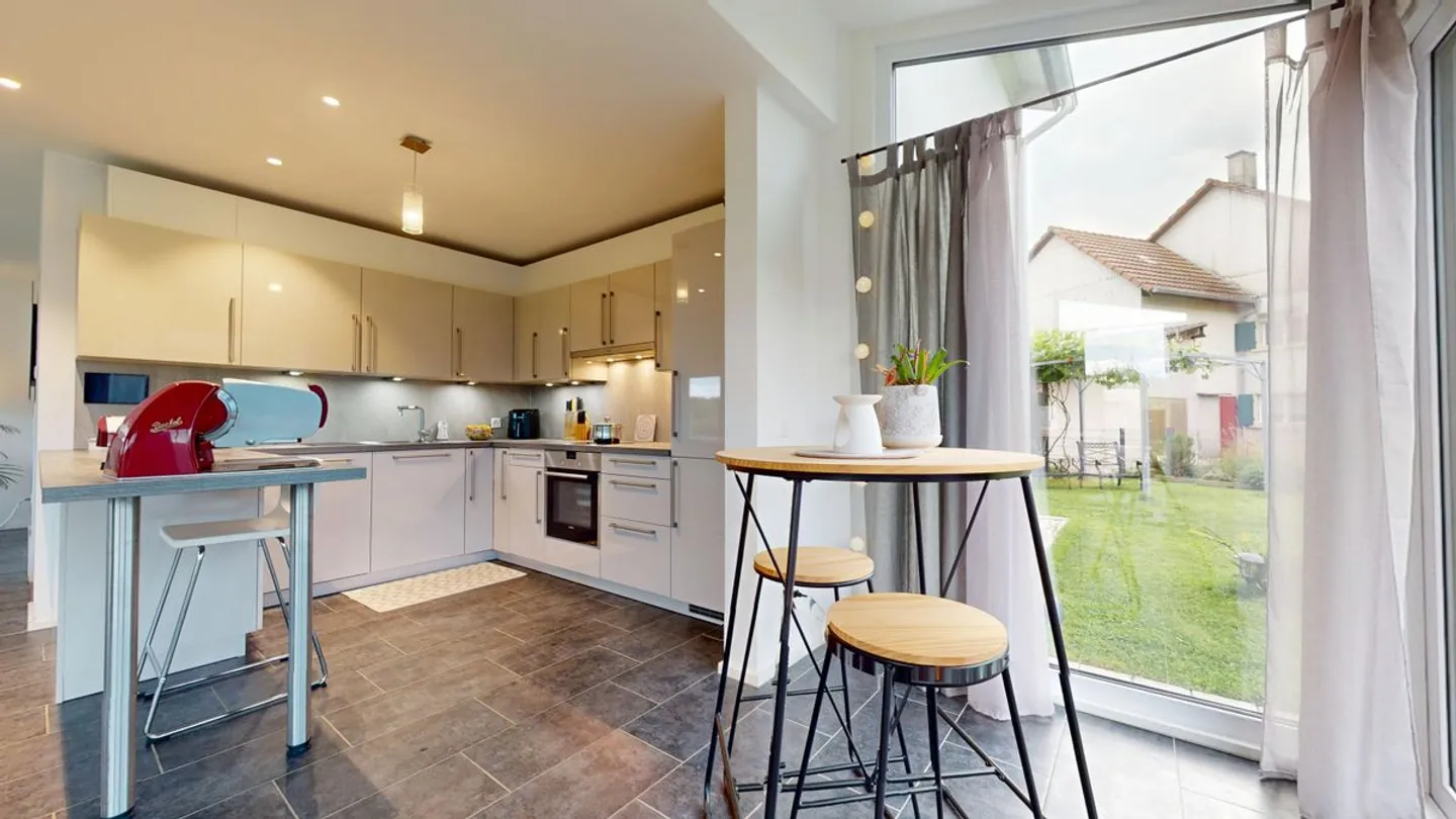 Villa familiale avec jardin bordé d'arbres ! - Photo 10 sur 13