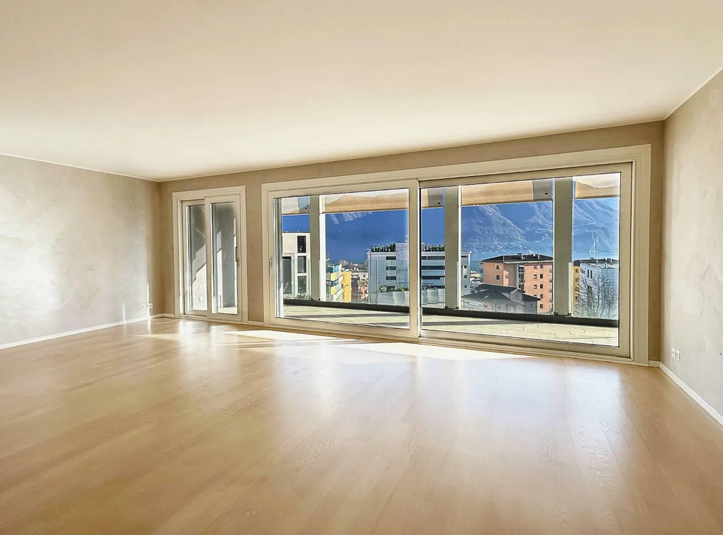 High-End Residence - Photo 2 of 13