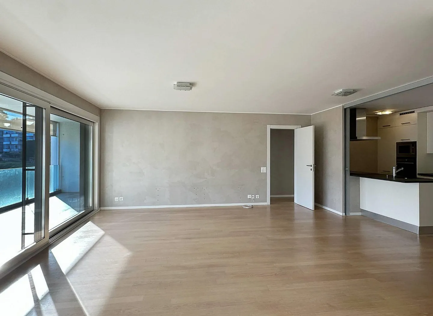 High-End Residence - Photo 4 of 13