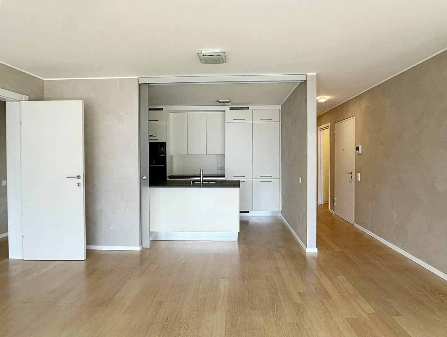 High-End Residence - Photo 5 of 13