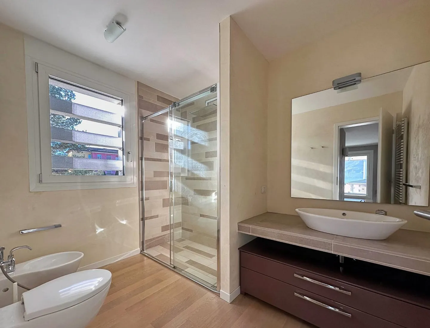 High-End Residence - Photo 8 of 13