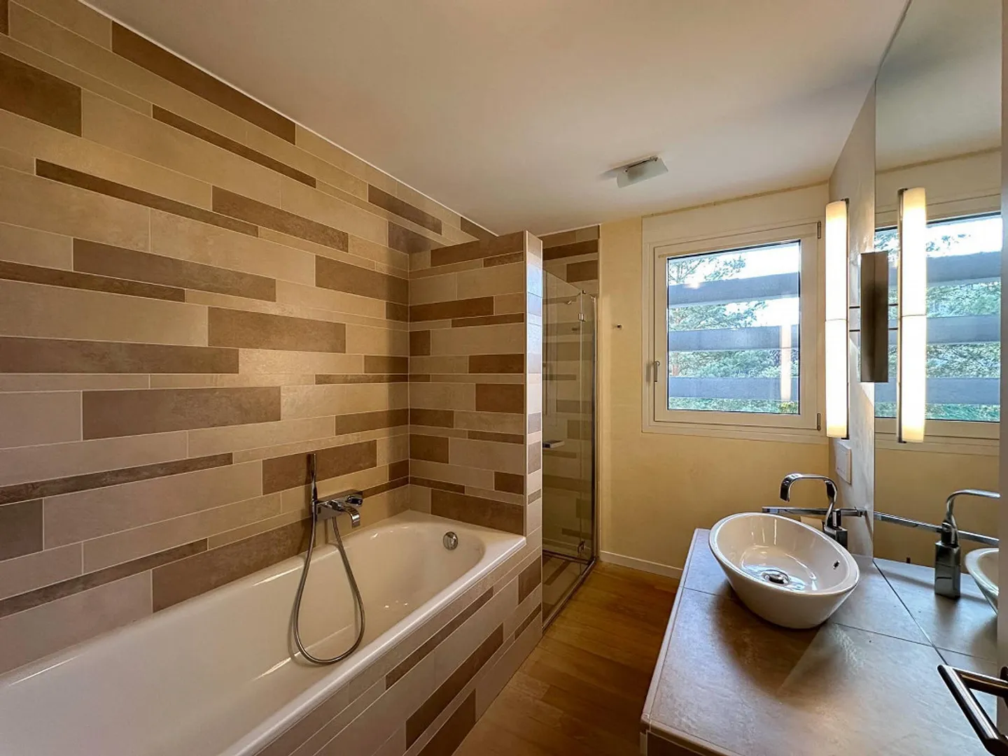 High-End Residence - Photo 10 of 13