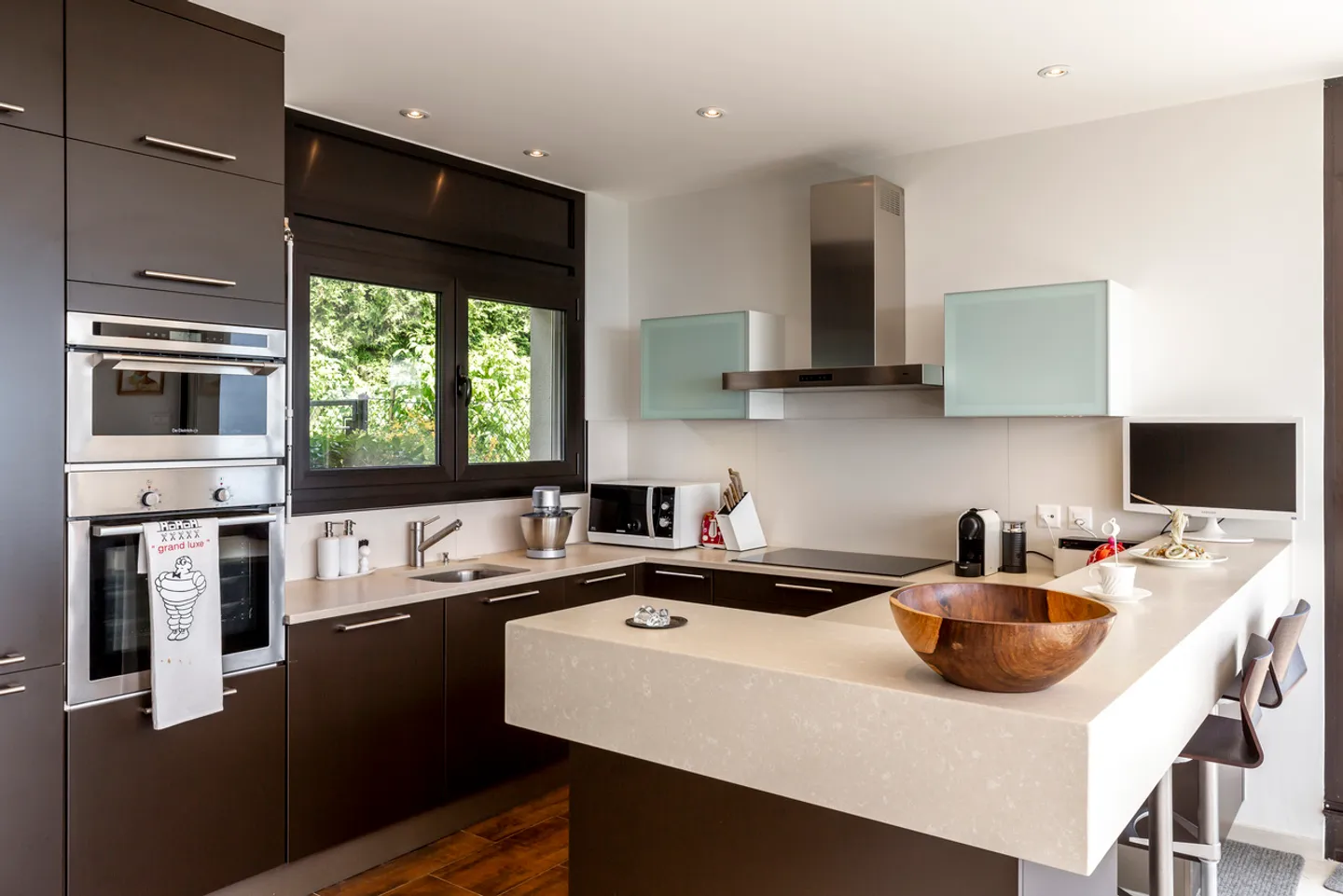 Stupenda villa contemporanea con vista a 180° sul lago e sulle Alpi - Foto 6 di 14