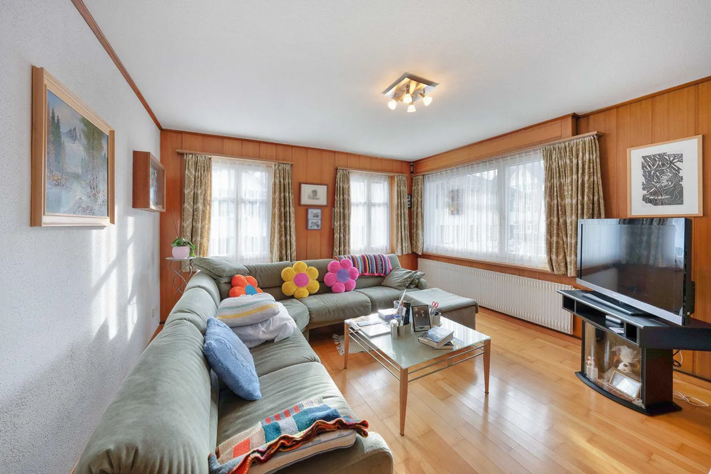 Residential and commercial building - Photo 7 of 13