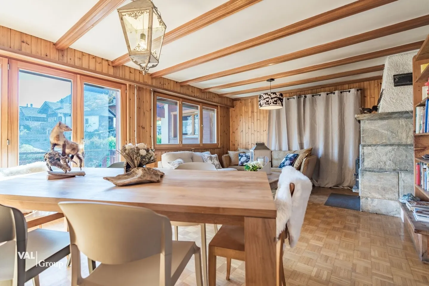 Authenticité et douceur de vivre au coeur d'Euseigne pour cet appartement 6.5 pièces - Photo 2 sur 13