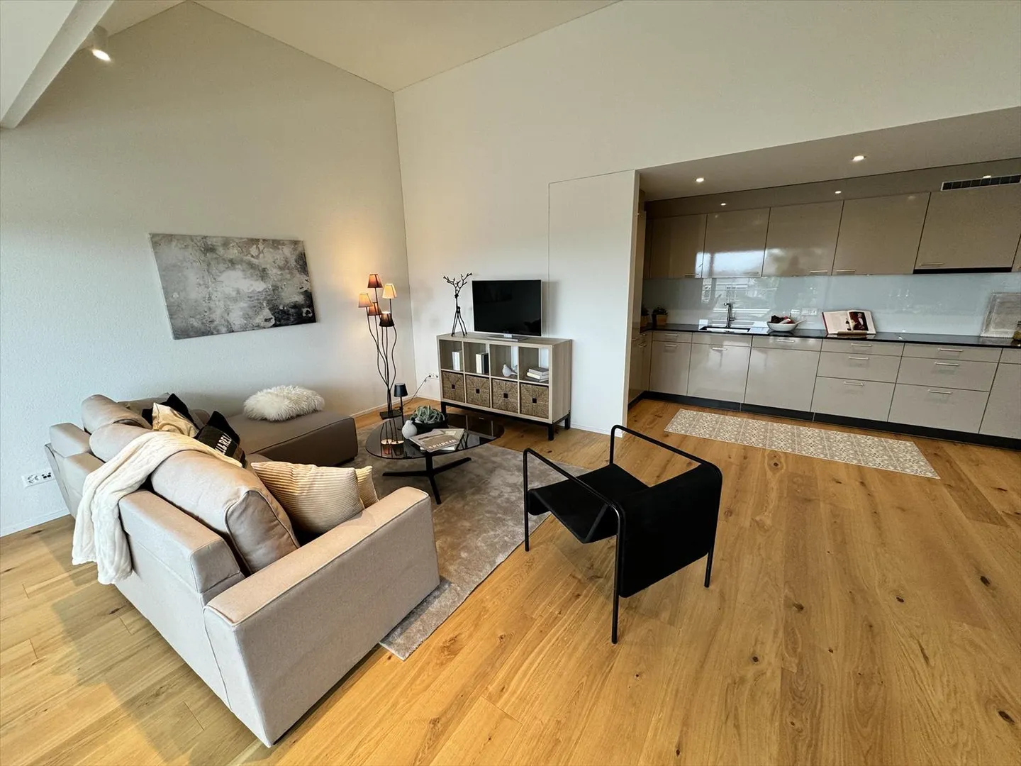 Apartment for rent - Photo 3 of 8