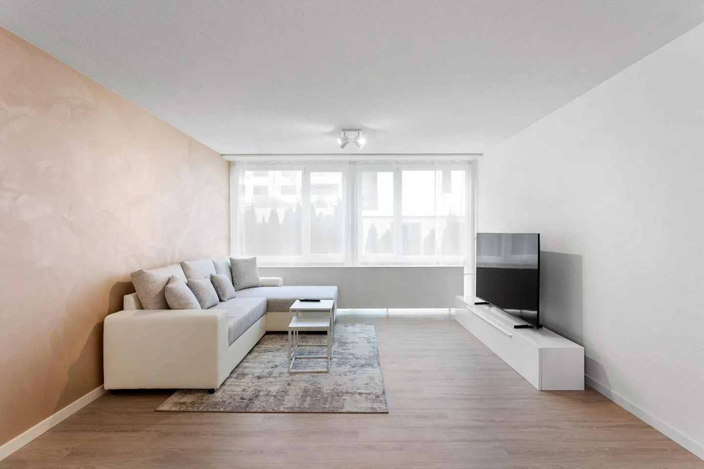 Appartamento moderno arredato - Foto 2 di 19