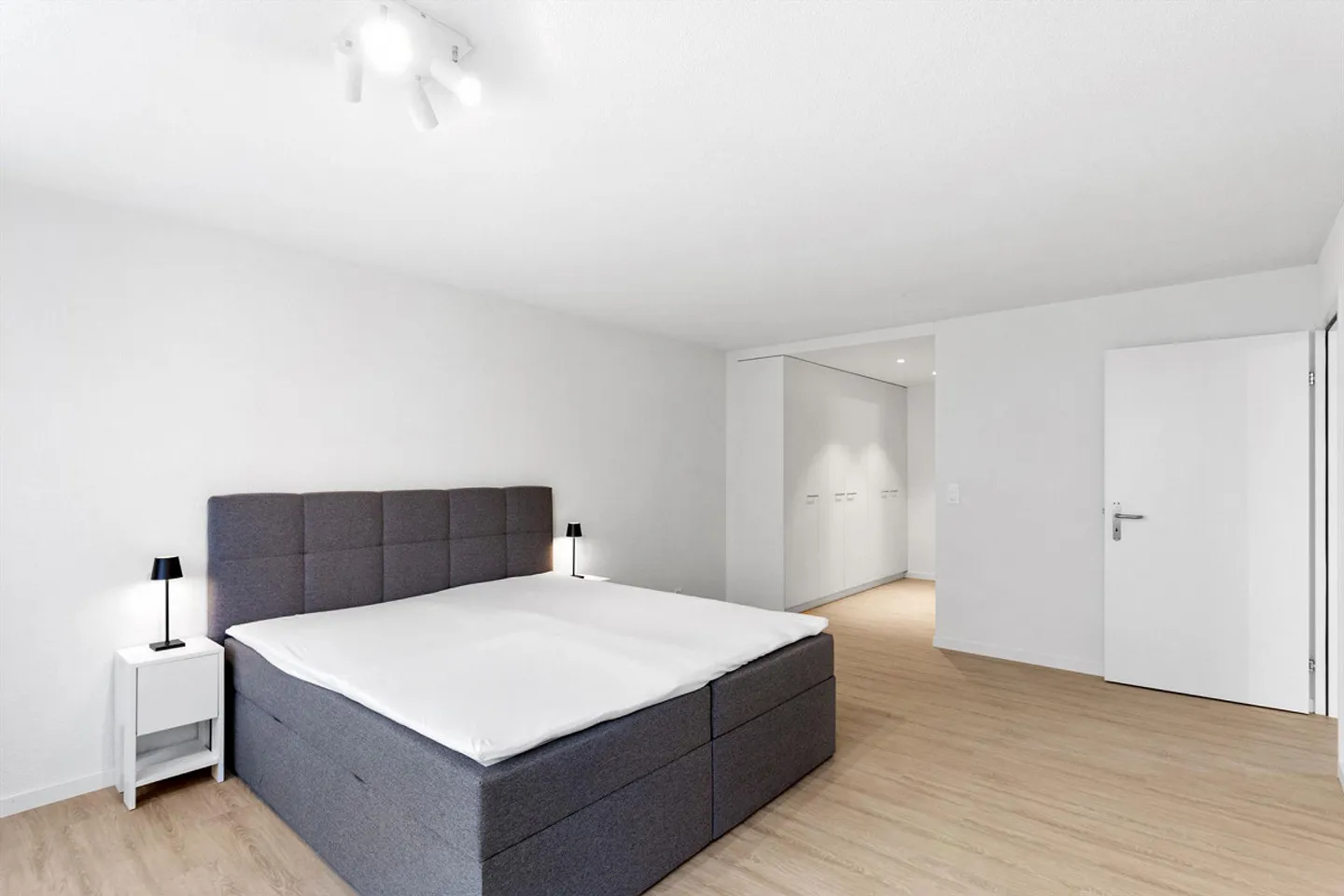 Appartamento moderno arredato - Foto 8 di 19