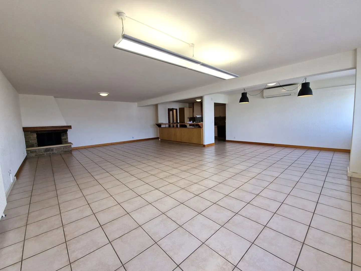 Appartement spacieux en zone industrielle - Photo 1 sur 12