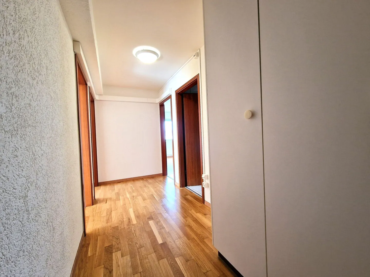 Appartement spacieux en zone industrielle - Photo 4 sur 12