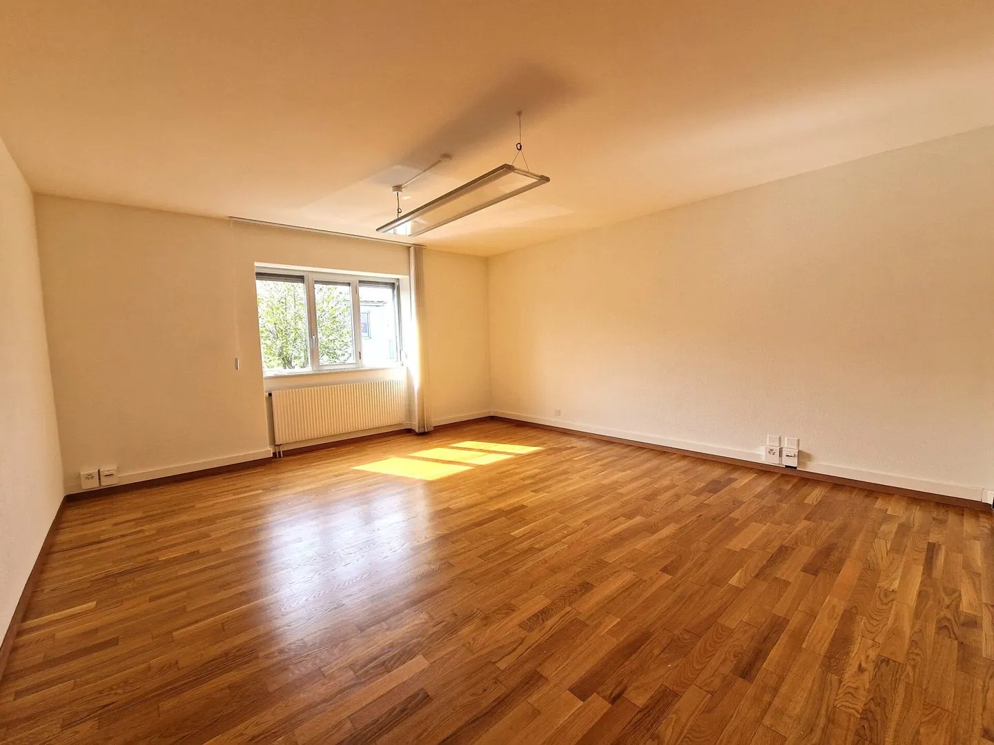 Appartement spacieux en zone industrielle - Photo 5 sur 12