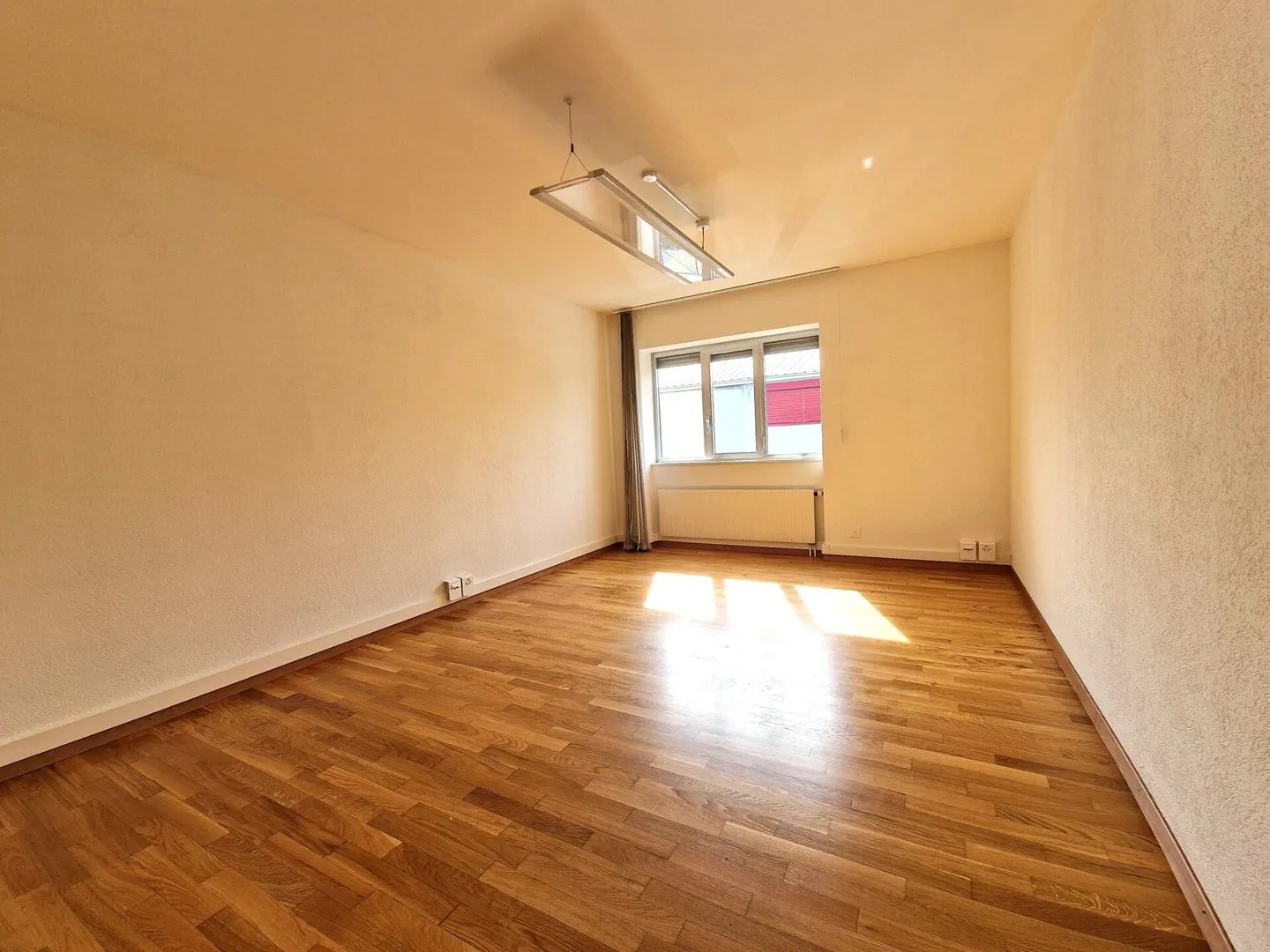 Appartement spacieux en zone industrielle - Photo 6 sur 12
