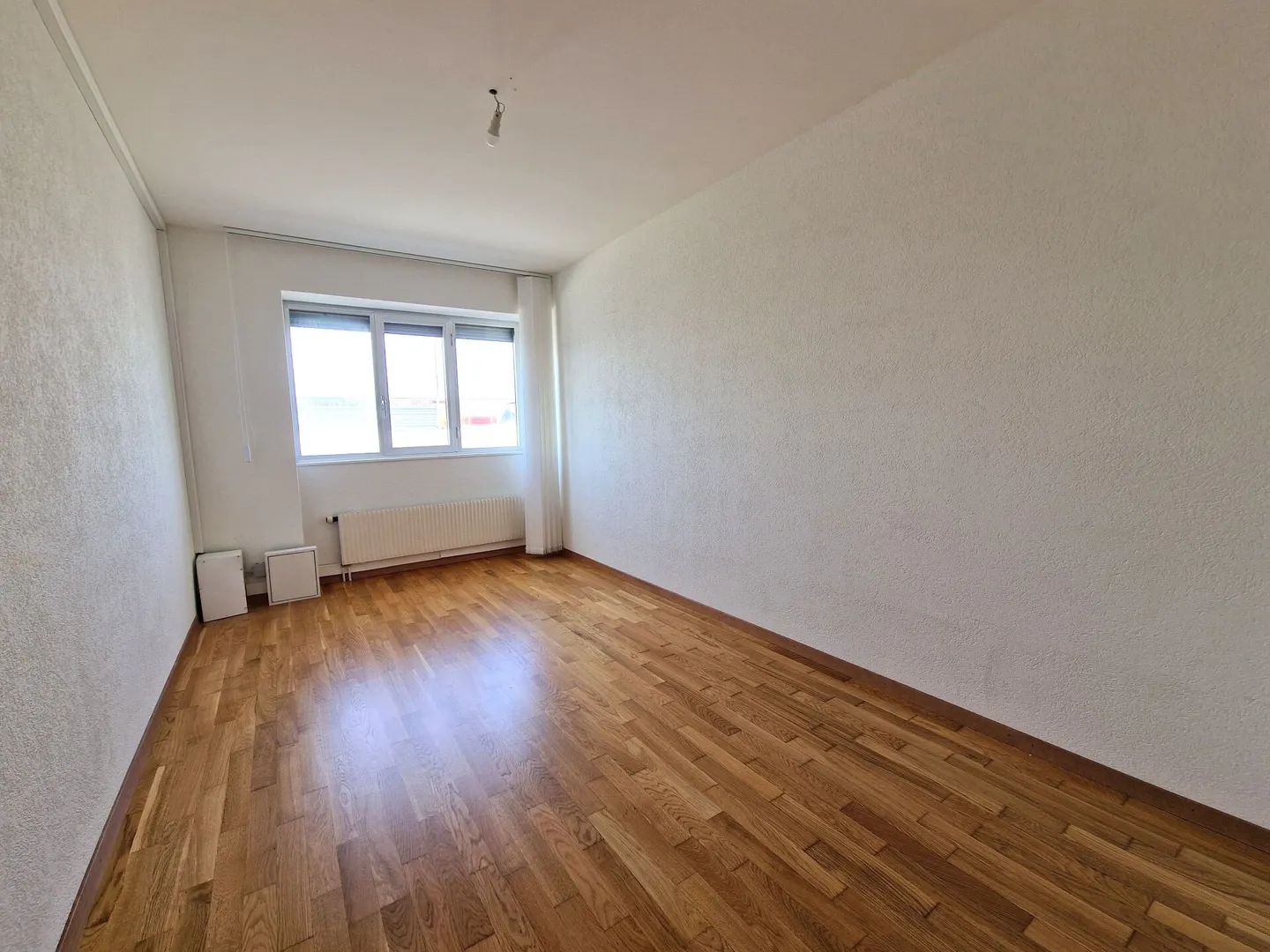 Appartement spacieux en zone industrielle - Photo 8 sur 12