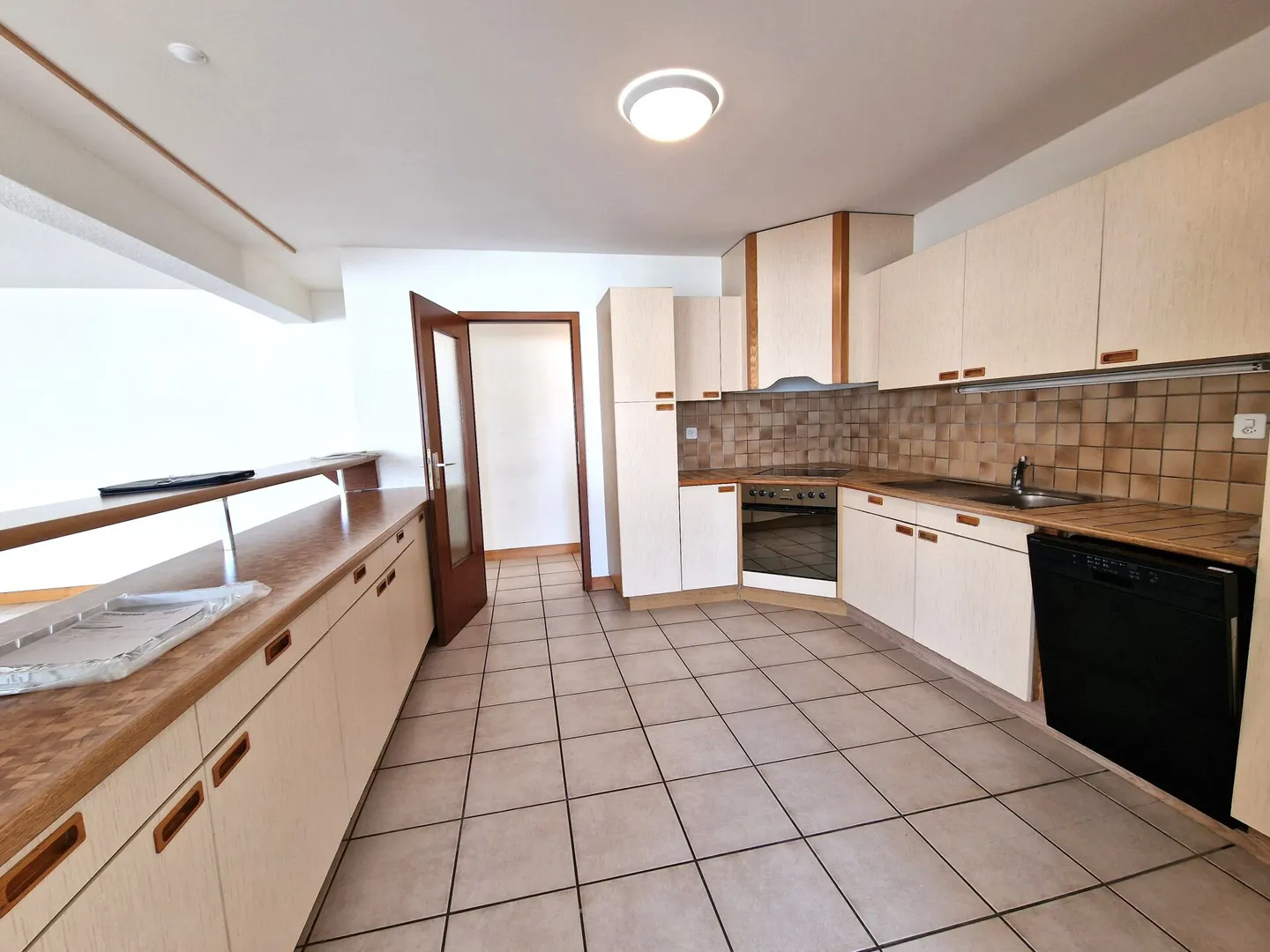 Appartement spacieux en zone industrielle - Photo 9 sur 12