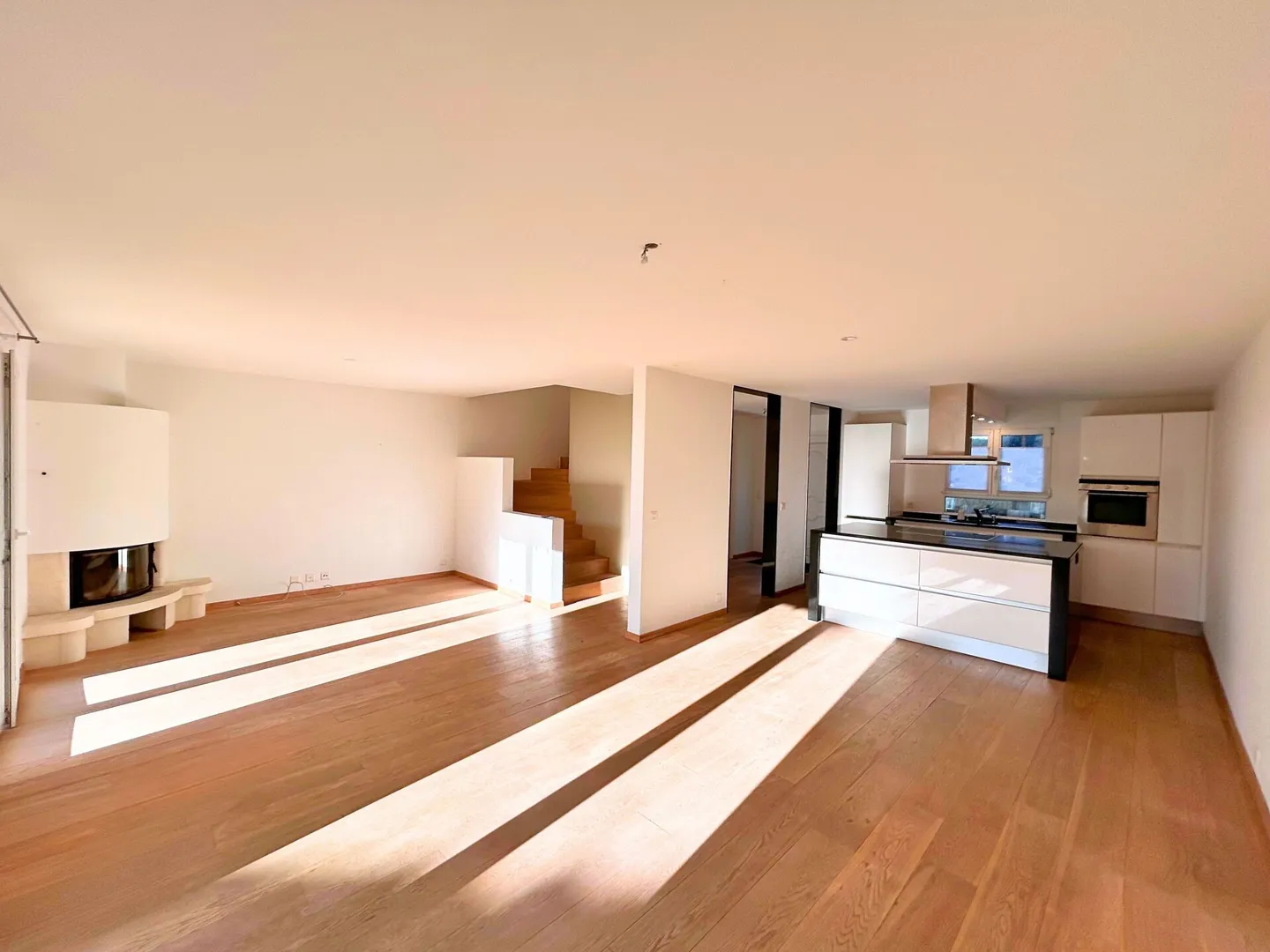 Charming Semi-Detached Villa - Photo 2 of 11