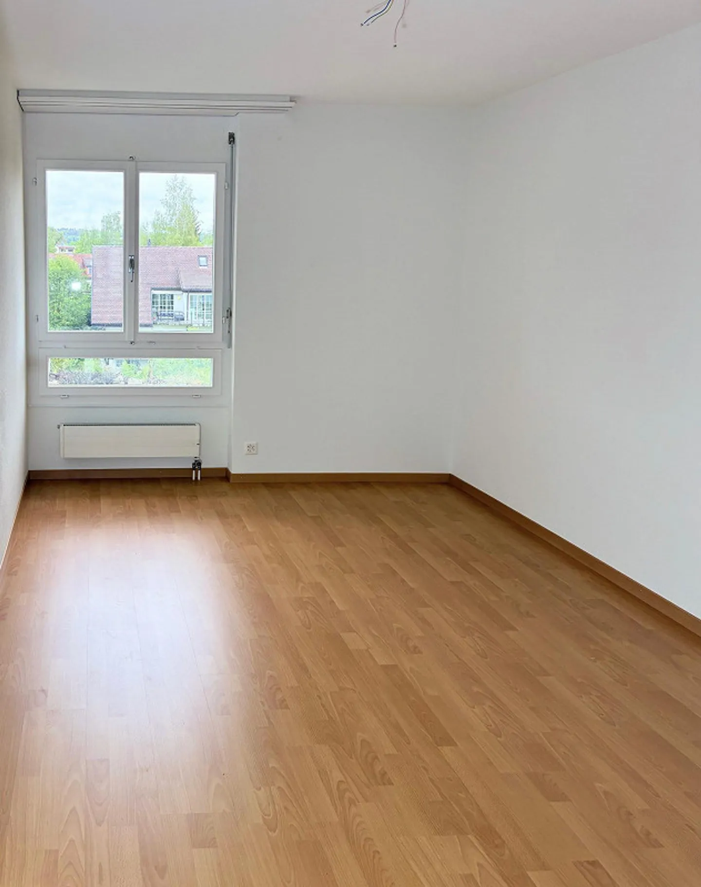 Appartamento moderno di 3,5 stanze con balcone e piscina coperta a Dübendorf - Foto 12 di 13