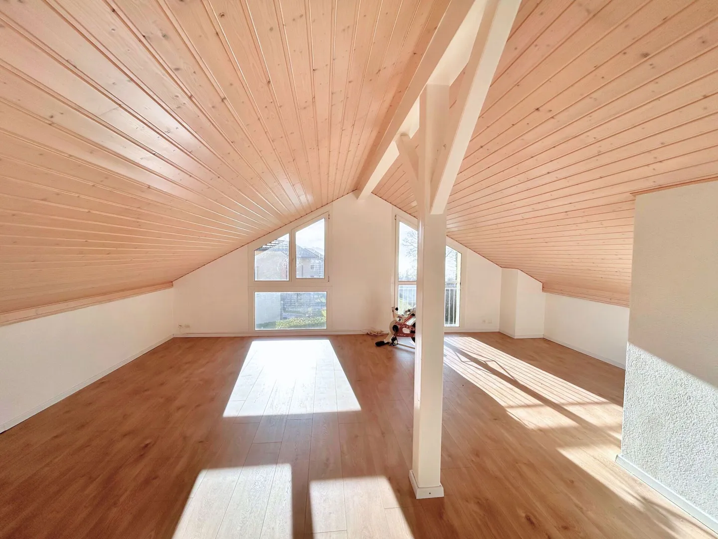 Charming Semi-Detached Villa - Photo 9 of 11