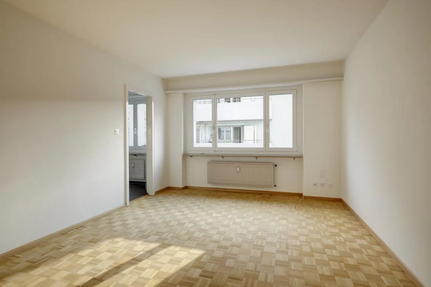Bright 1-room apartment in a central location - Photo 2 of 5