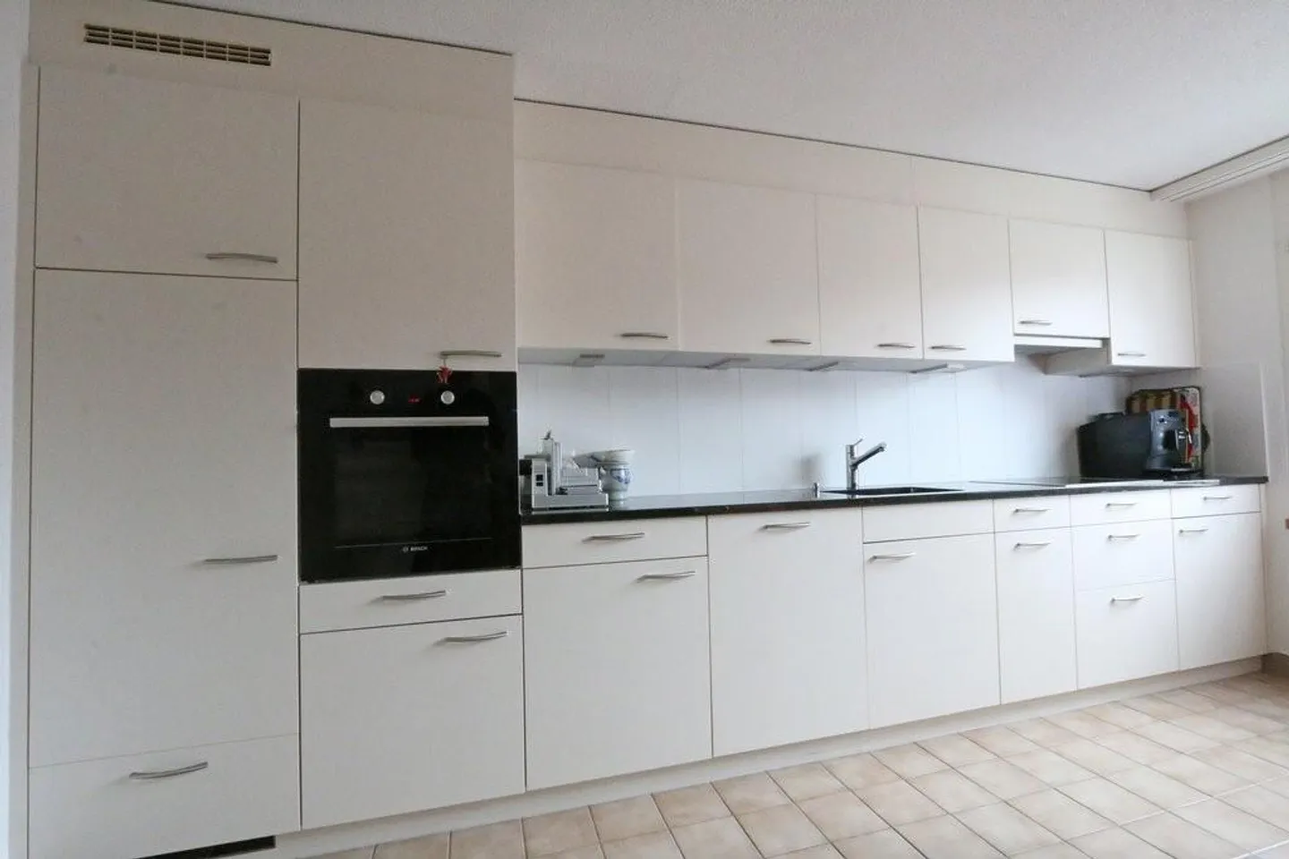 Bright 3.5-room apartment with a view of greenery - Photo 1 of 9