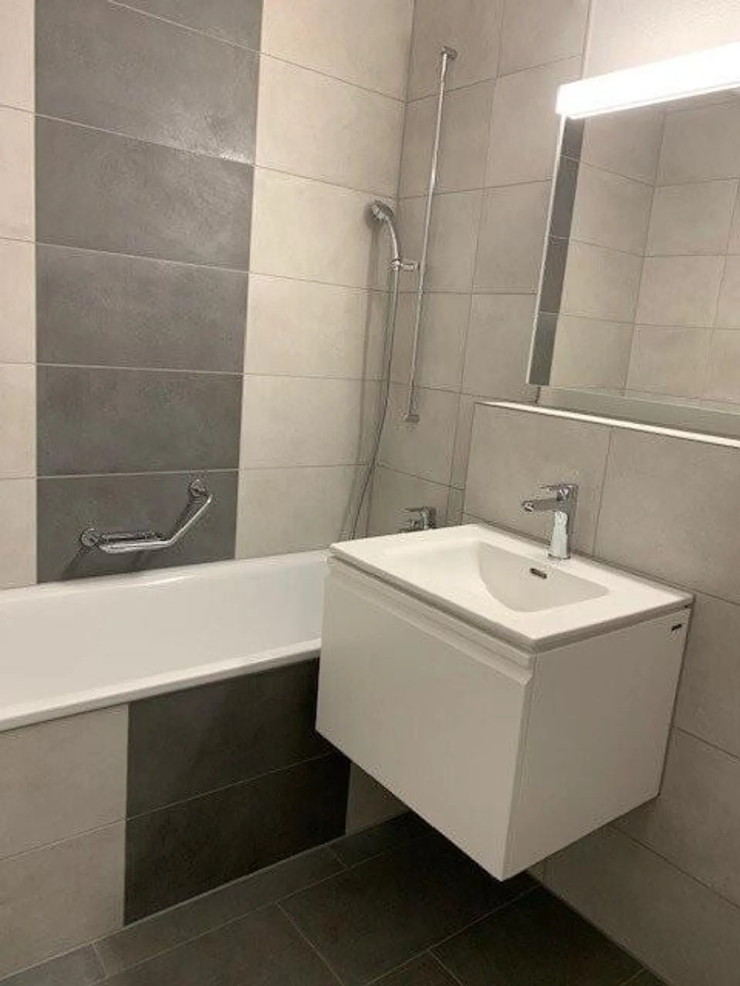 Bright 3.5-room apartment with a view of greenery - Photo 3 of 9