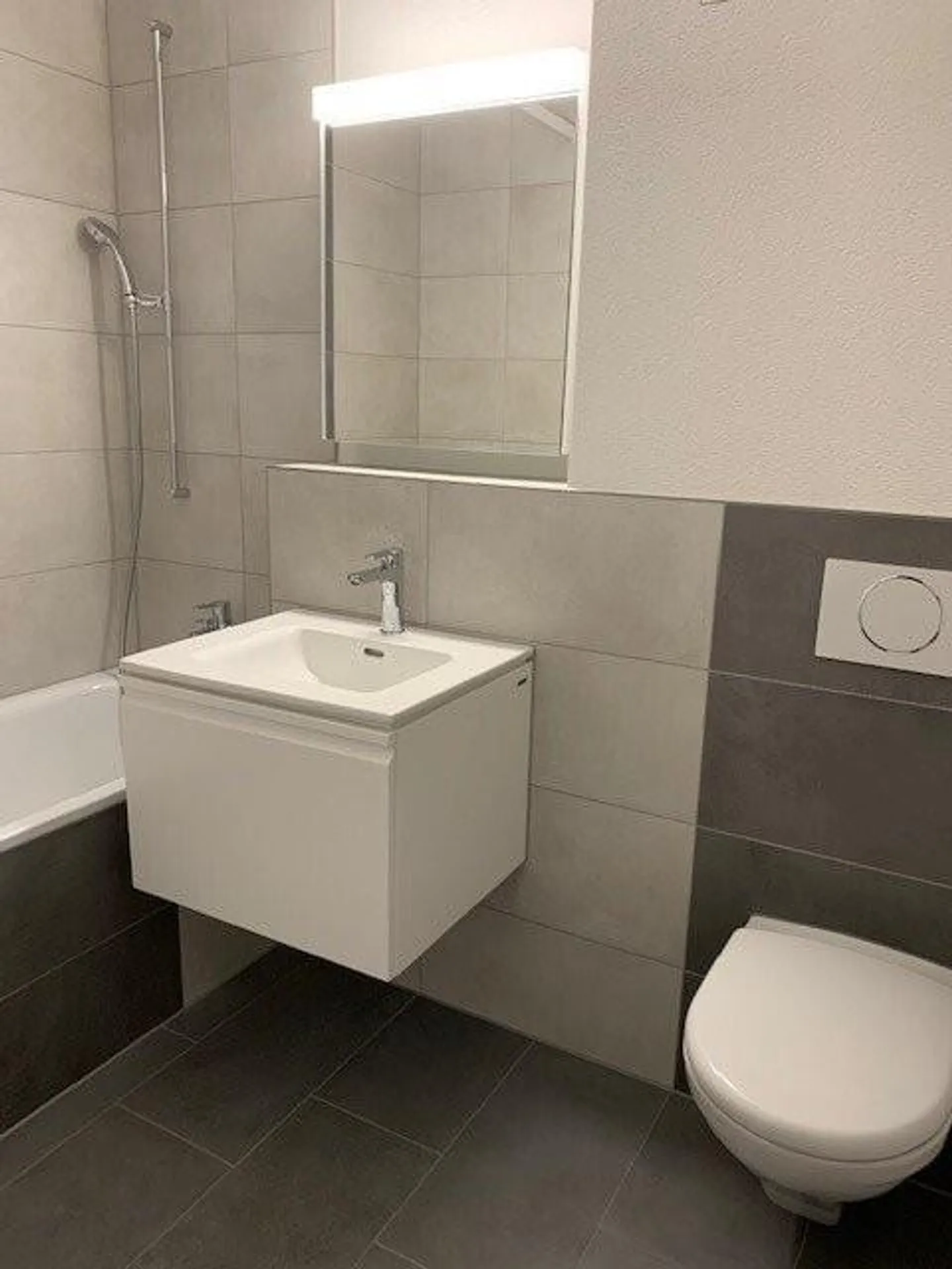 Bright 3.5-room apartment with a view of greenery - Photo 4 of 9