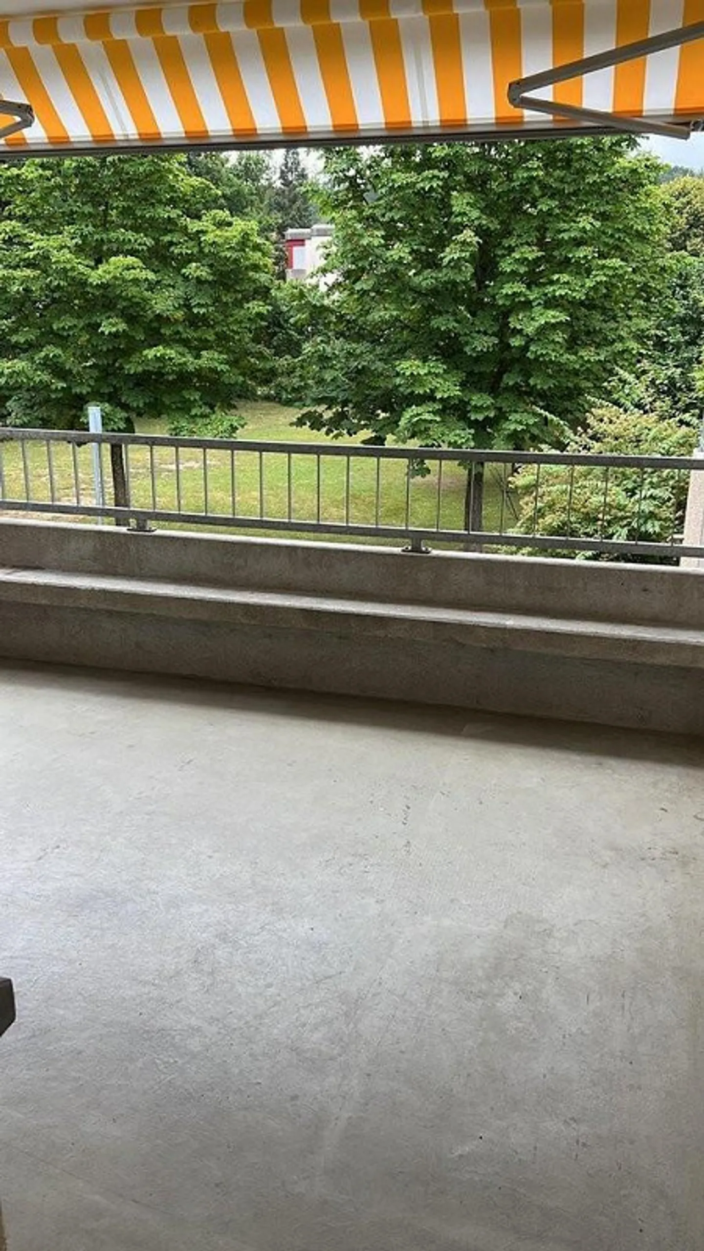 Bright 3.5-room apartment with a view of greenery - Photo 8 of 9